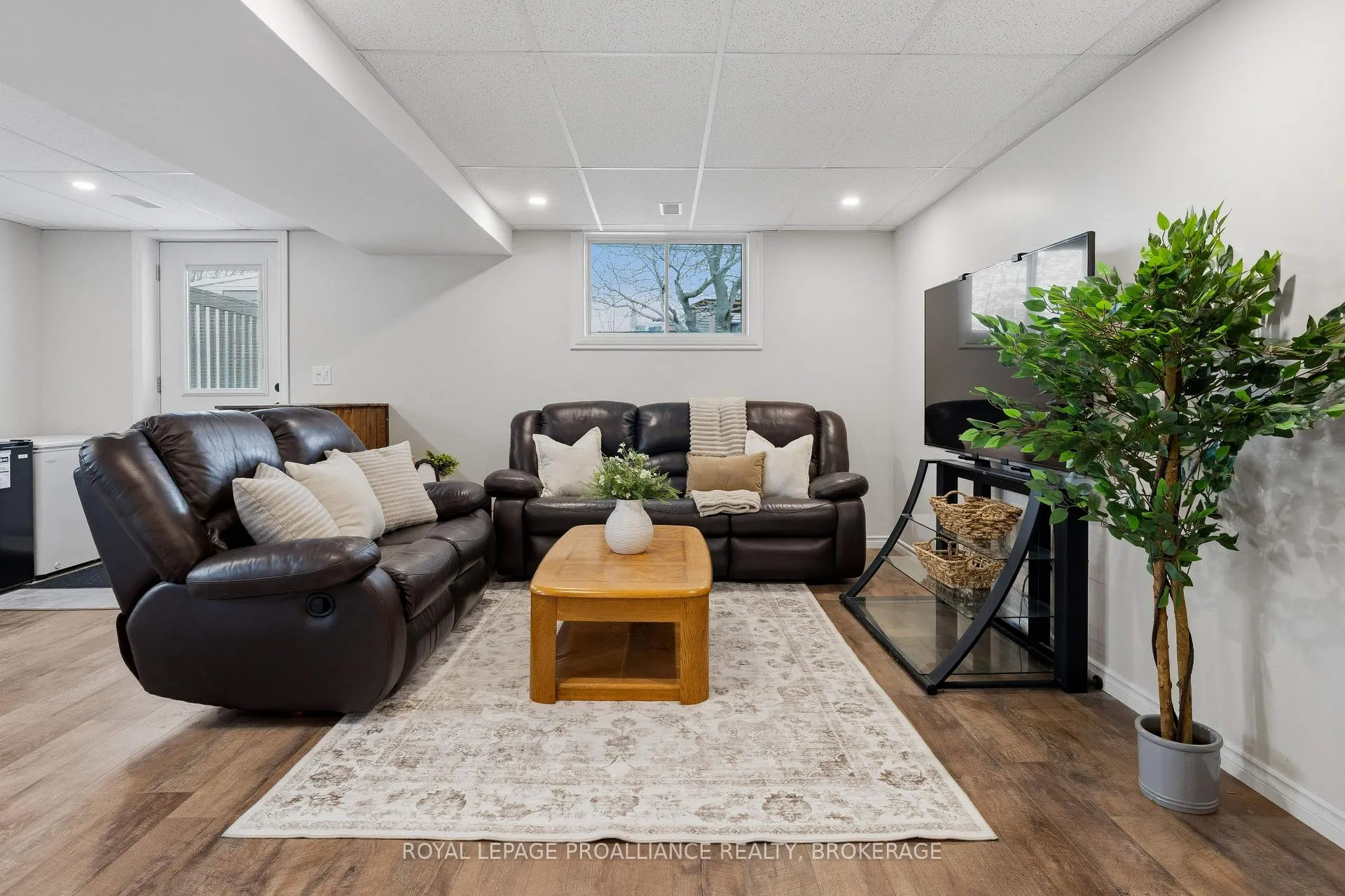 Photo 29 of 1044 Waterbury Crescent, Kingston, City Southwest — HOMEH