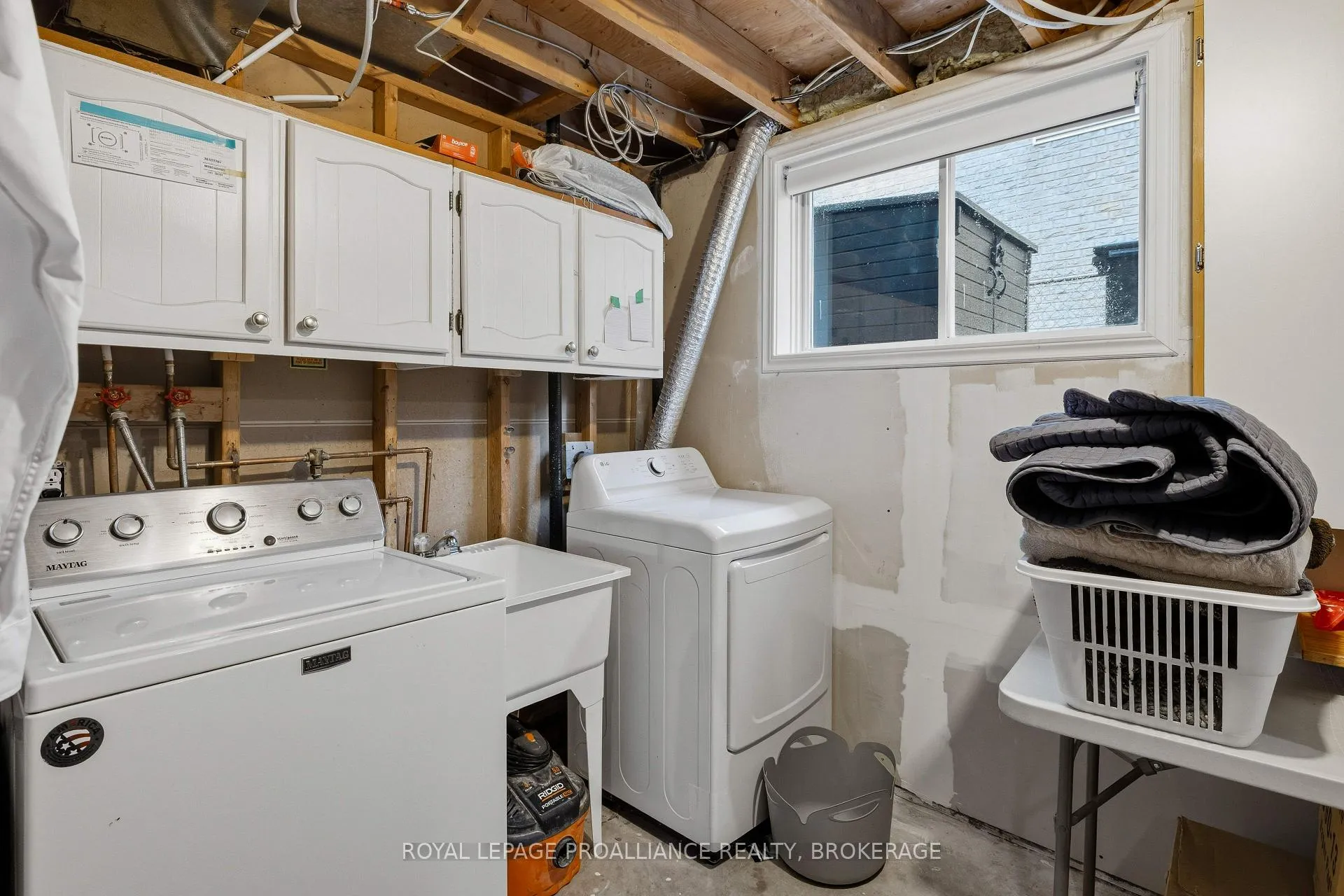 Photo 33 of 1044 Waterbury Crescent, Kingston, City Southwest — HOMEH