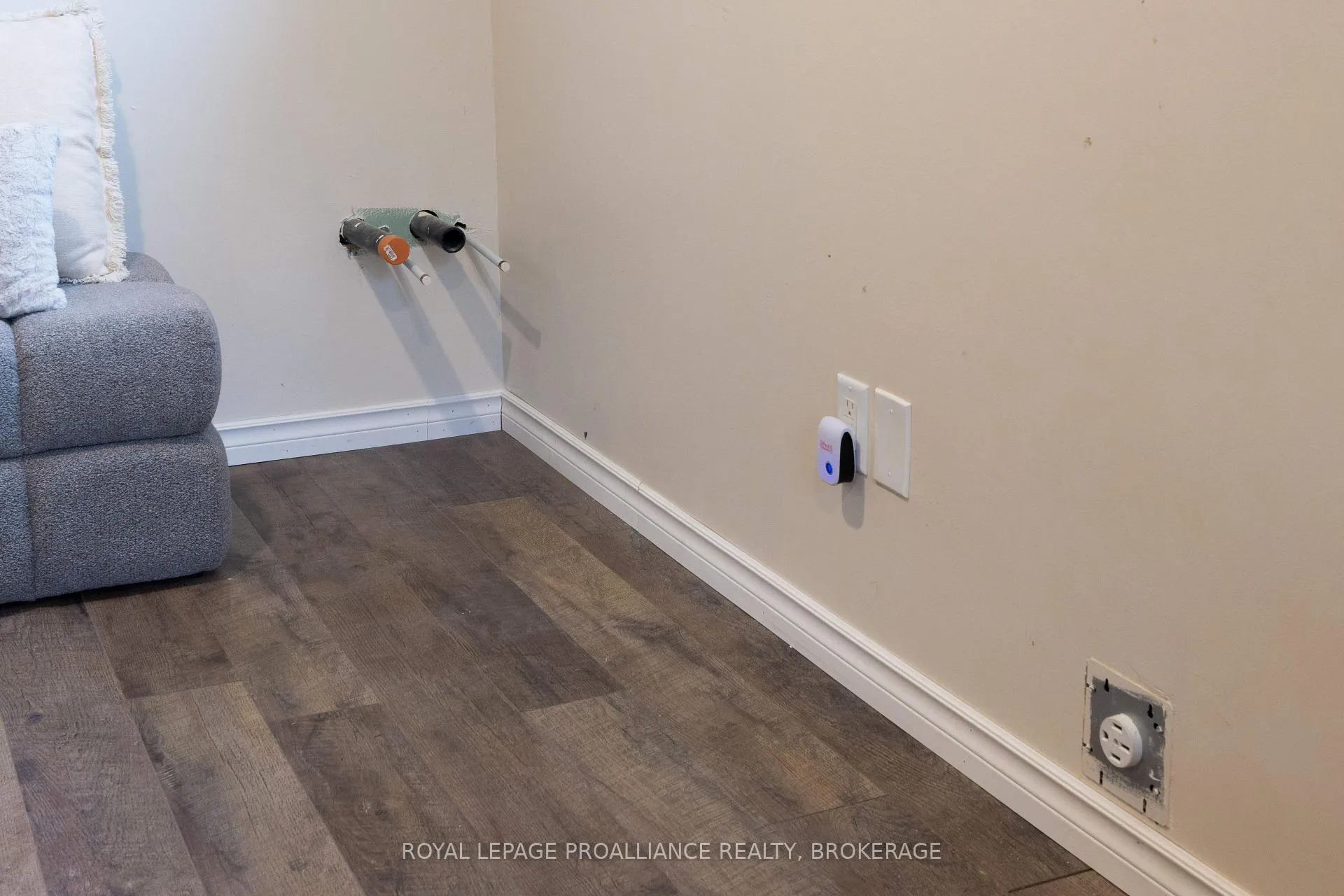 Photo 34 of 1044 Waterbury Crescent, Kingston, City Southwest — HOMEH