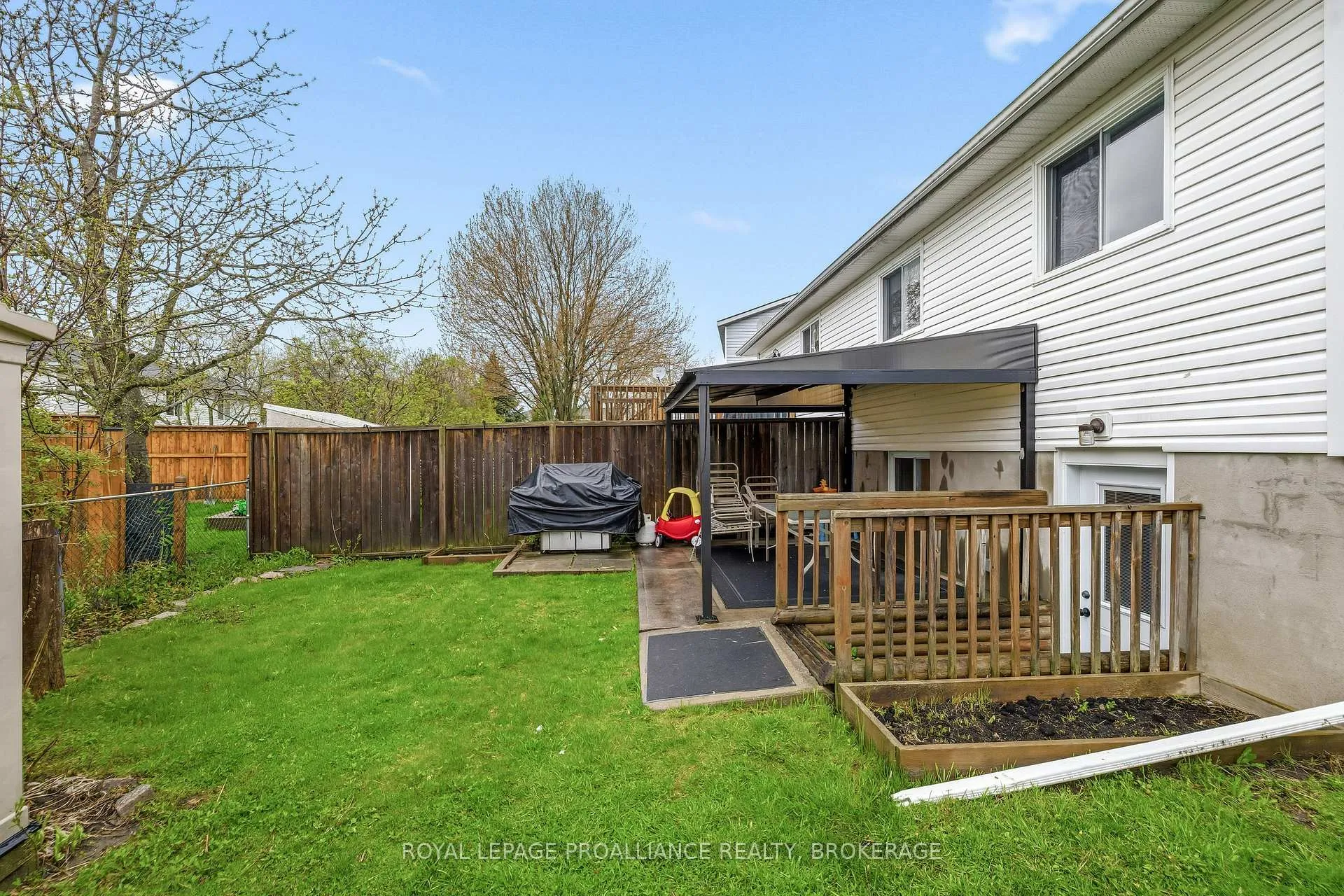 Photo 36 of 1044 Waterbury Crescent, Kingston, City Southwest — HOMEH