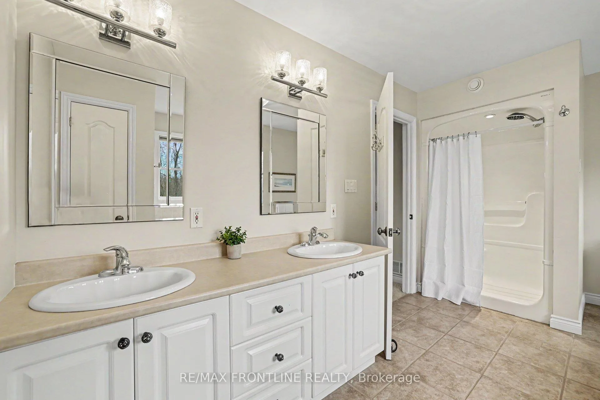 Photo 28 of 146 Orchard Crescent, Tay Valley, Bathurst/Burgess & Sherbrooke (Bathurst) Twp — HOMEH