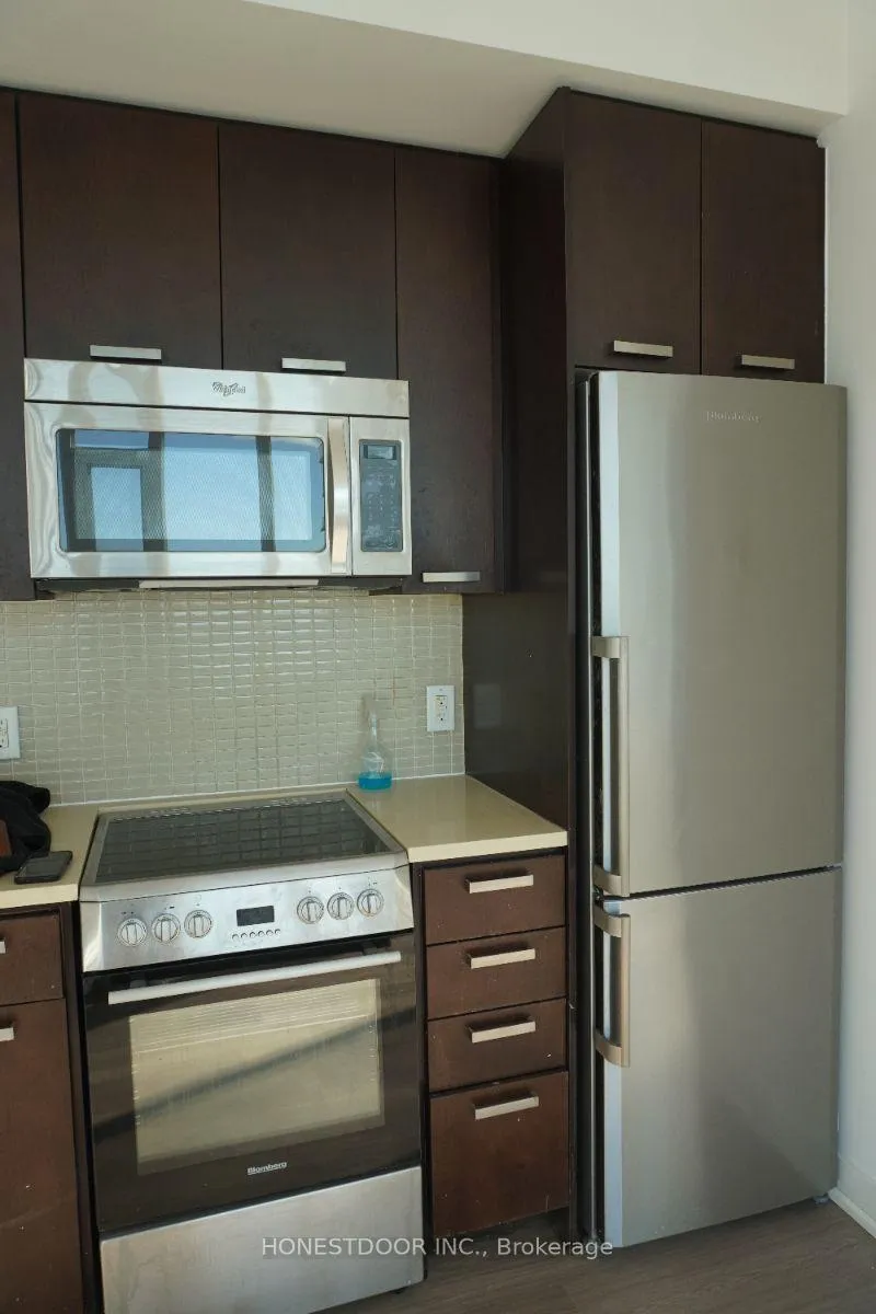Front of Unit 3302, 295 Adelaide Street W