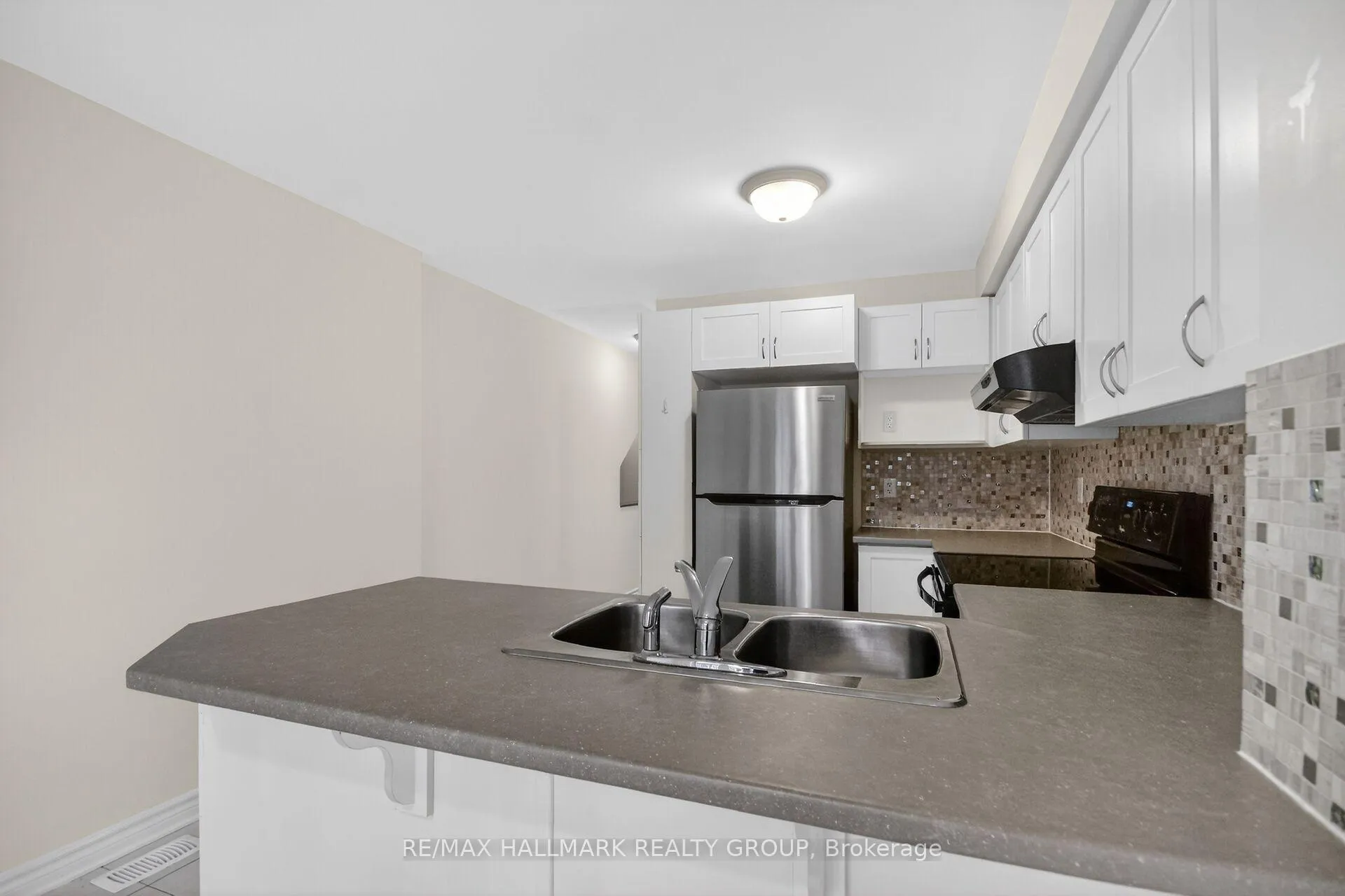 Photo 5 of 613-A Chapman Mills Drive, Ottawa, Barrhaven - Strandherd — HOMEH