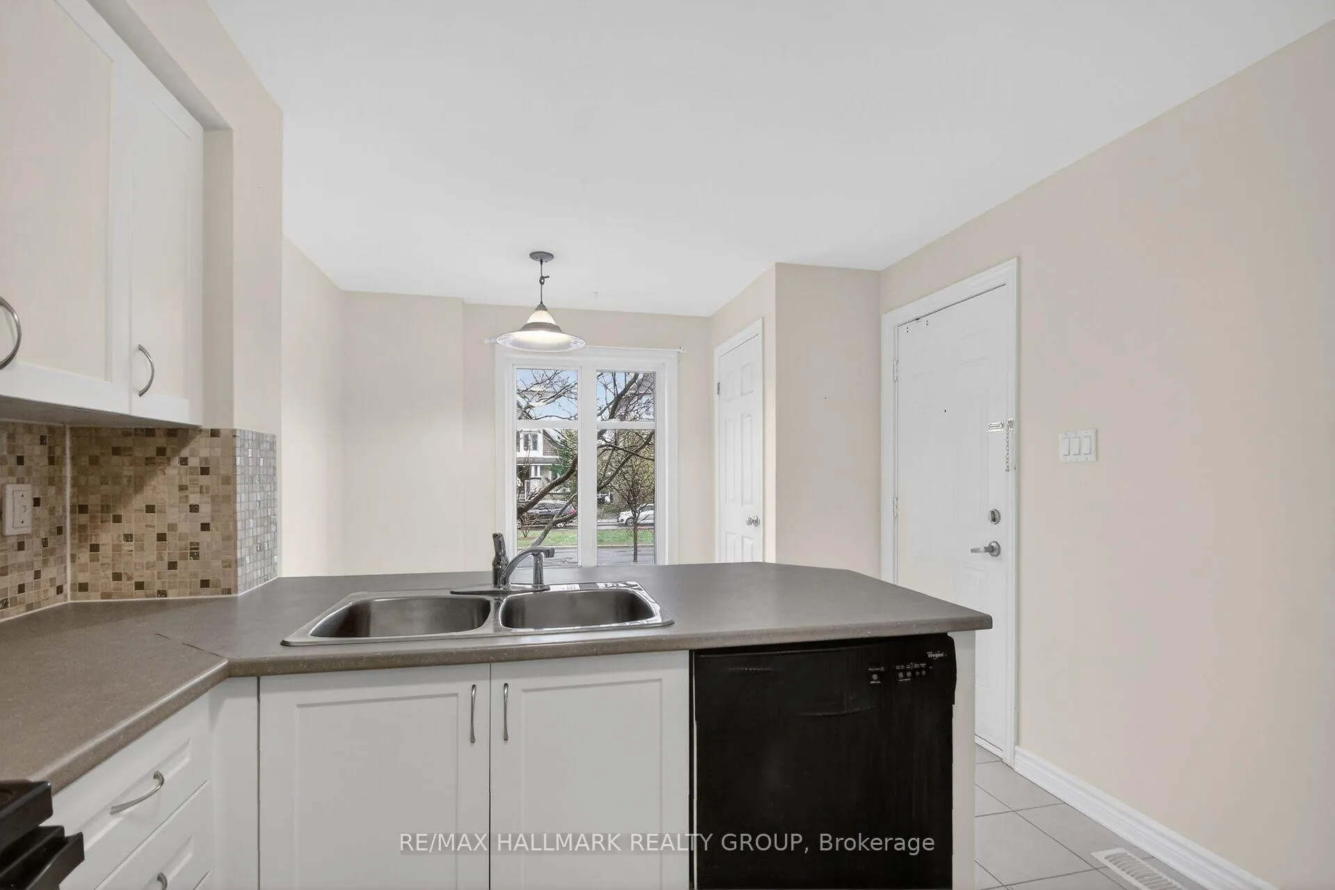 Photo 8 of 613-A Chapman Mills Drive, Ottawa, Barrhaven - Strandherd — HOMEH