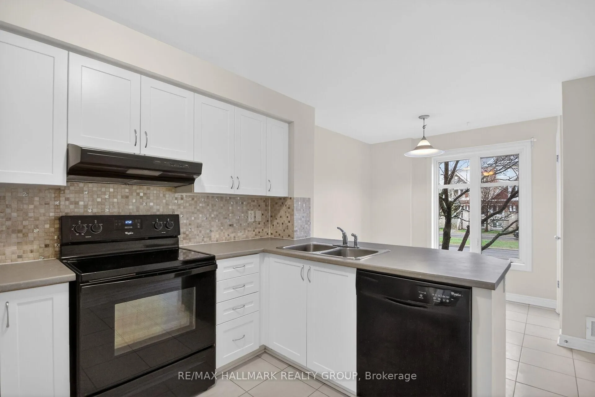 Photo 9 of 613-A Chapman Mills Drive, Ottawa, Barrhaven - Strandherd — HOMEH