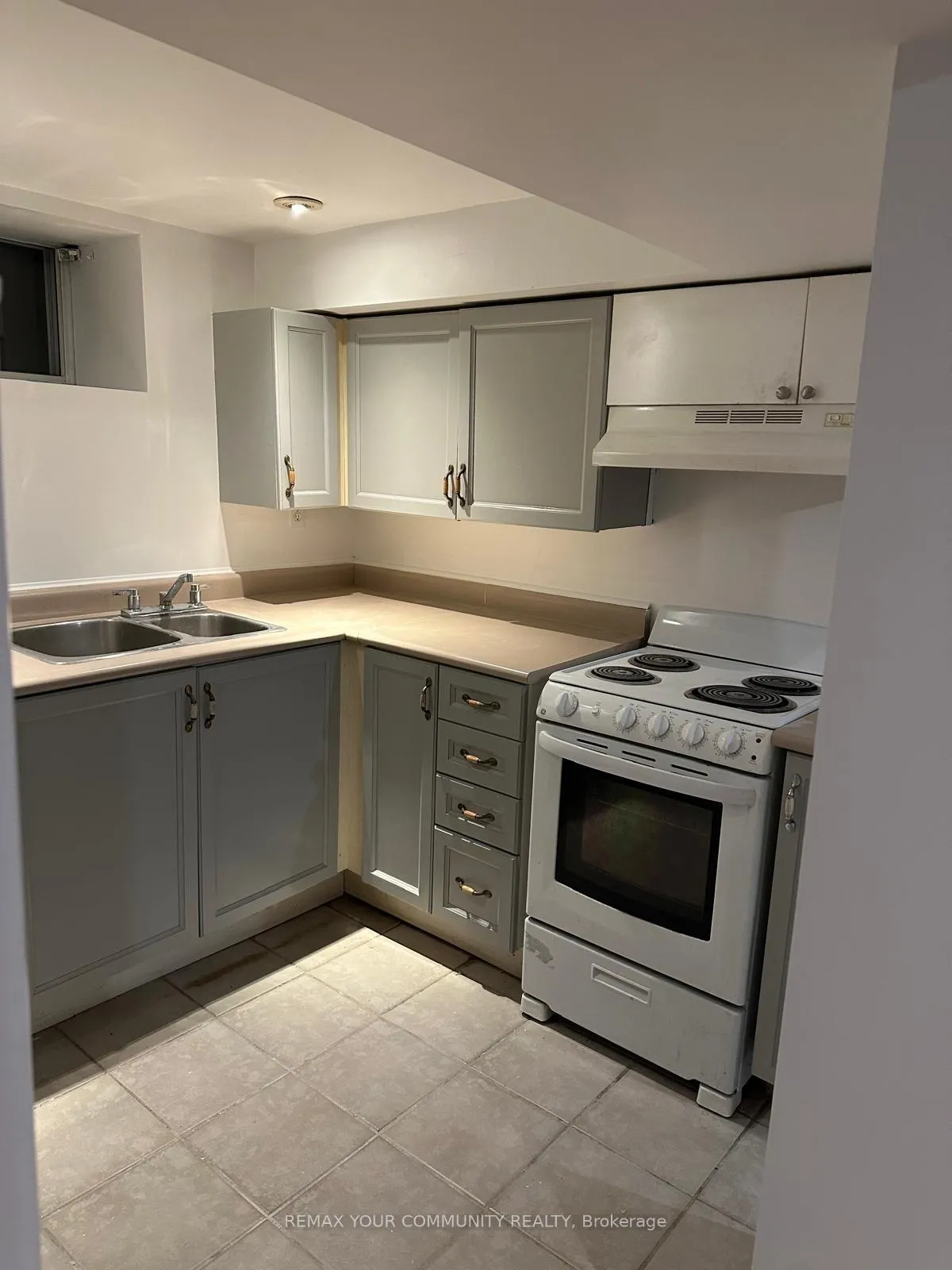 Photo 2 of Unit Lower Level, 90 Binswood Avenue, Toronto, East York — HOMEH