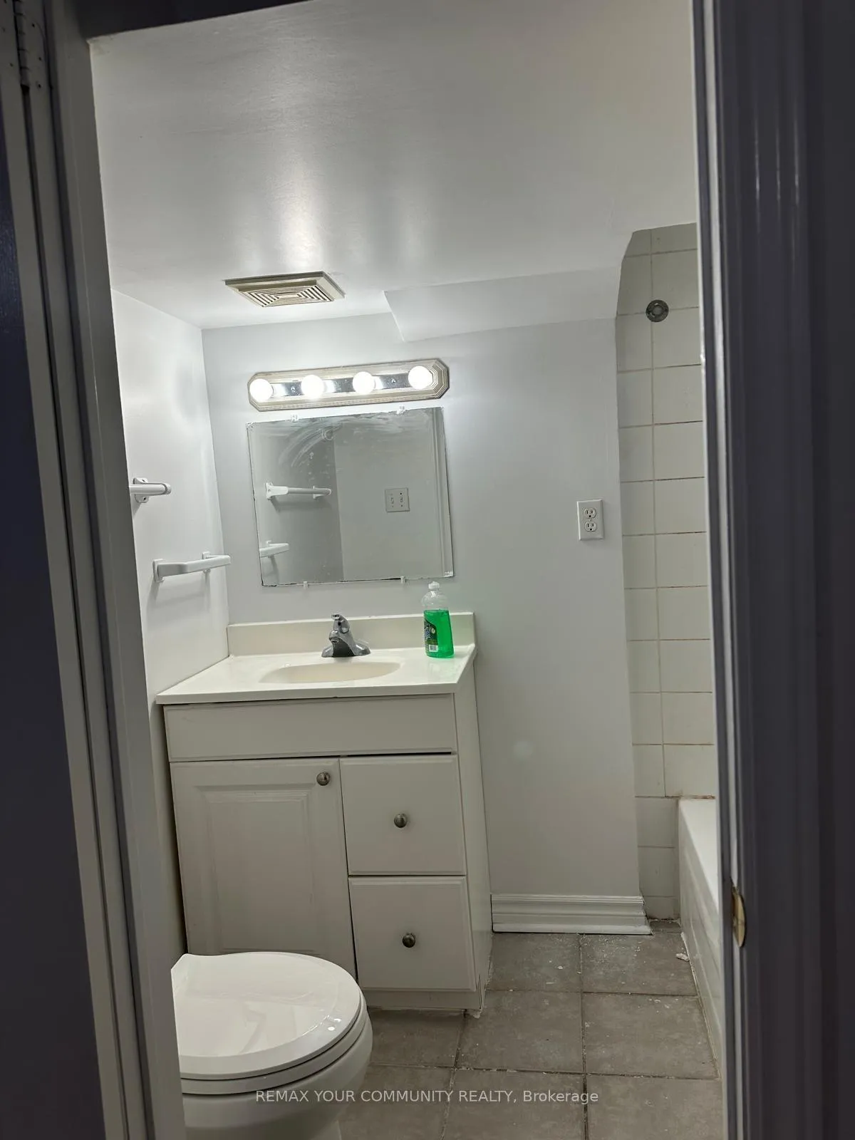 Photo 3 of Unit Lower Level, 90 Binswood Avenue, Toronto, East York — HOMEH