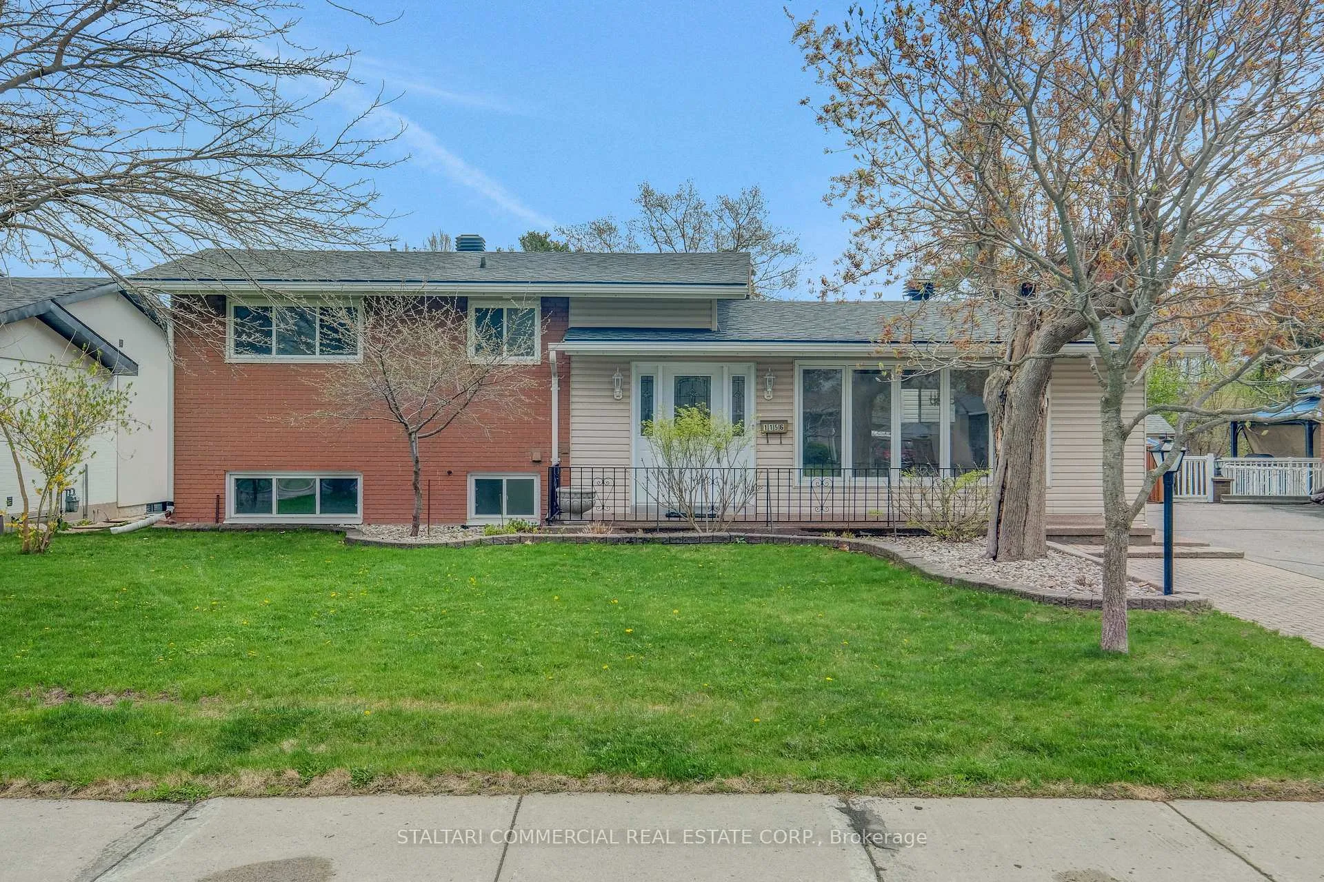 Front of 1156 Deer Park Road W