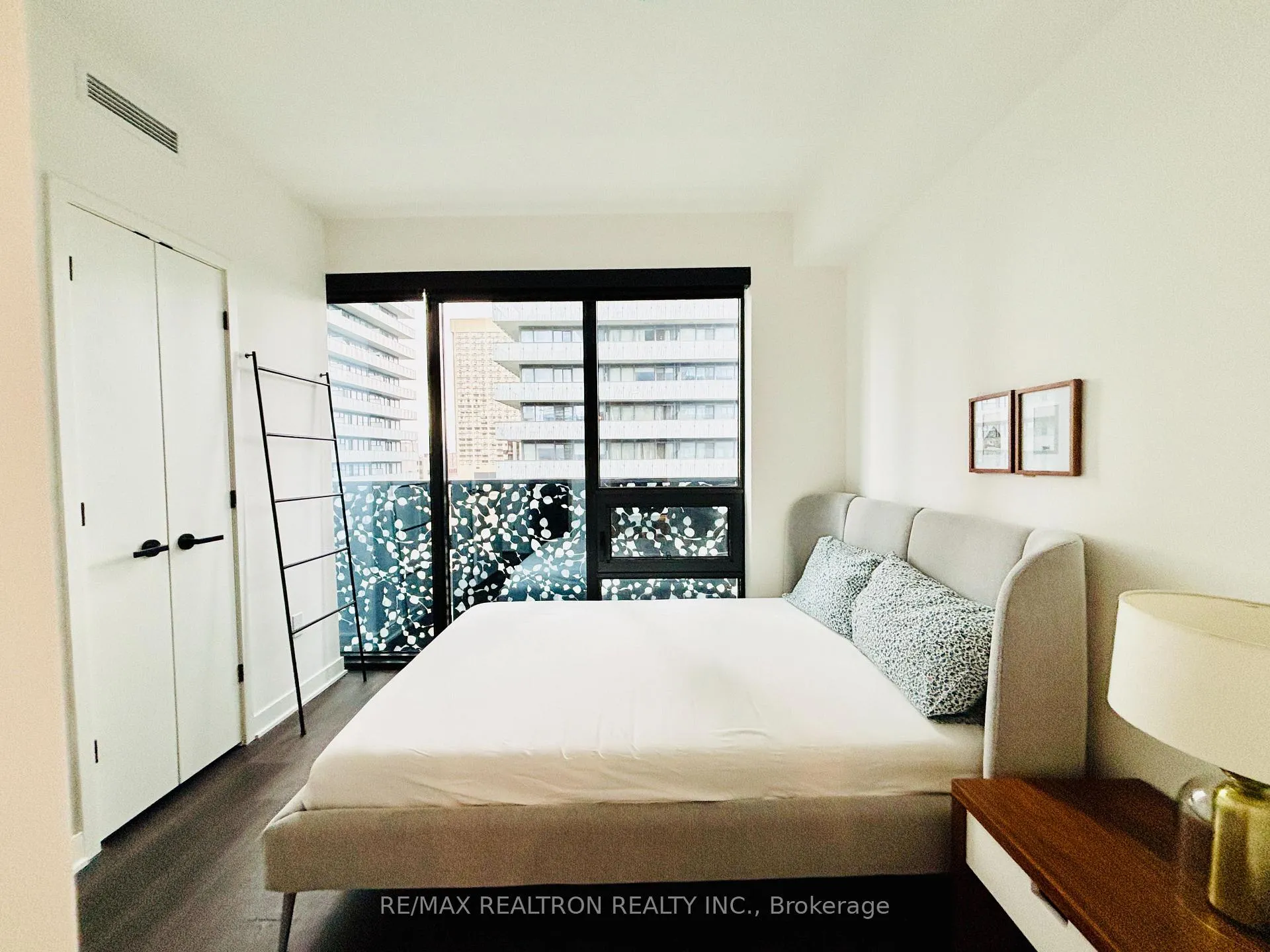 Photo 14 of Unit 1910, 55 Charles Street, Toronto, Church-Yonge Corridor — HOMEH