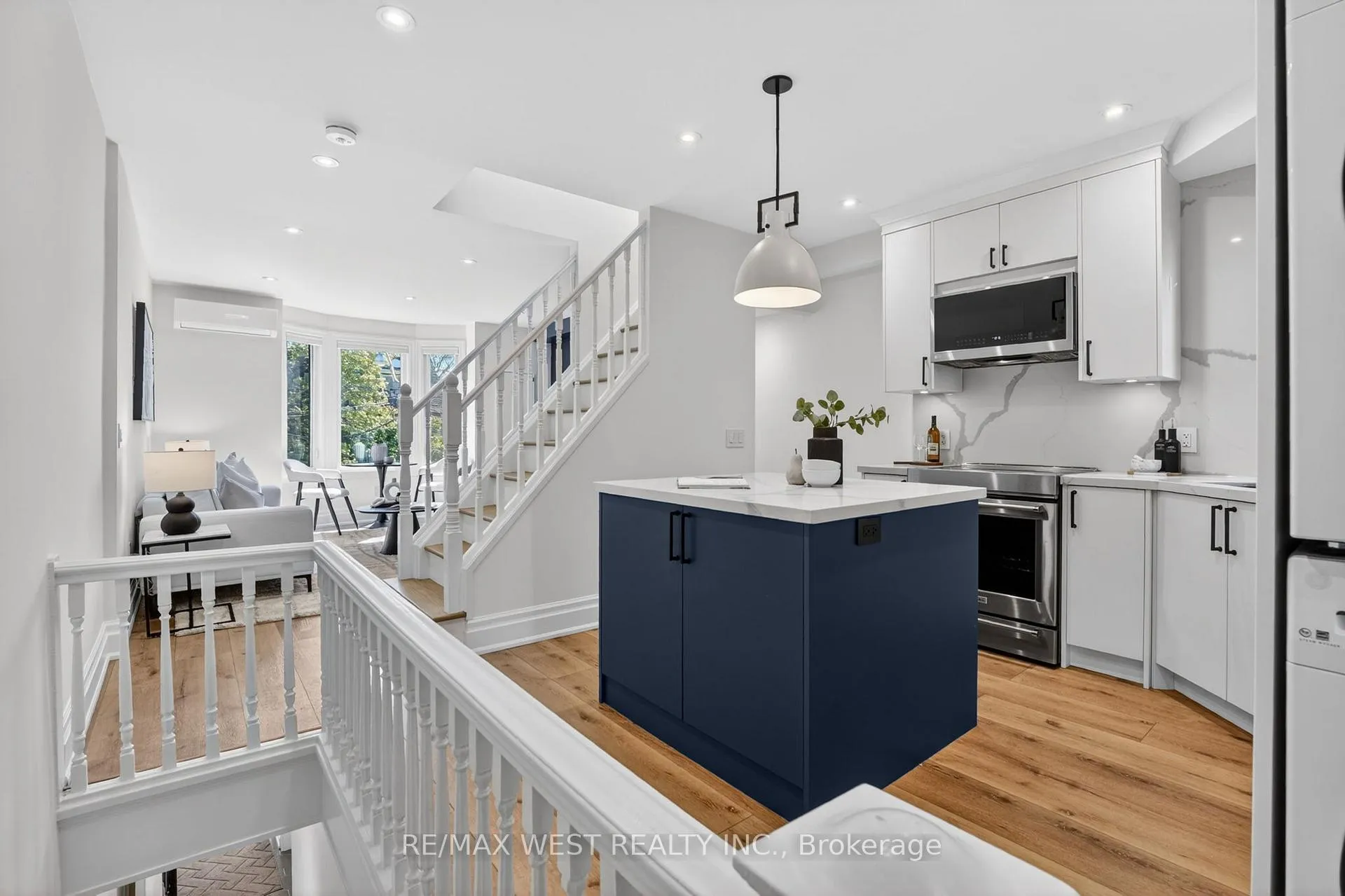 Photo 4 of Unit Upper, 518 Roxton Road, Toronto, Palmerston-Little Italy — HOMEH