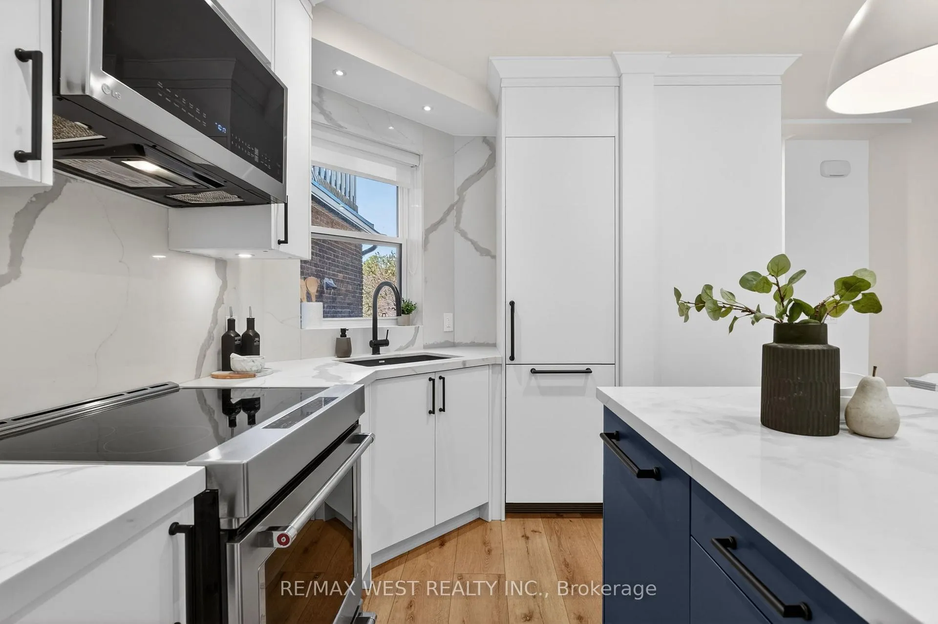 Photo 6 of Unit Upper, 518 Roxton Road, Toronto, Palmerston-Little Italy — HOMEH