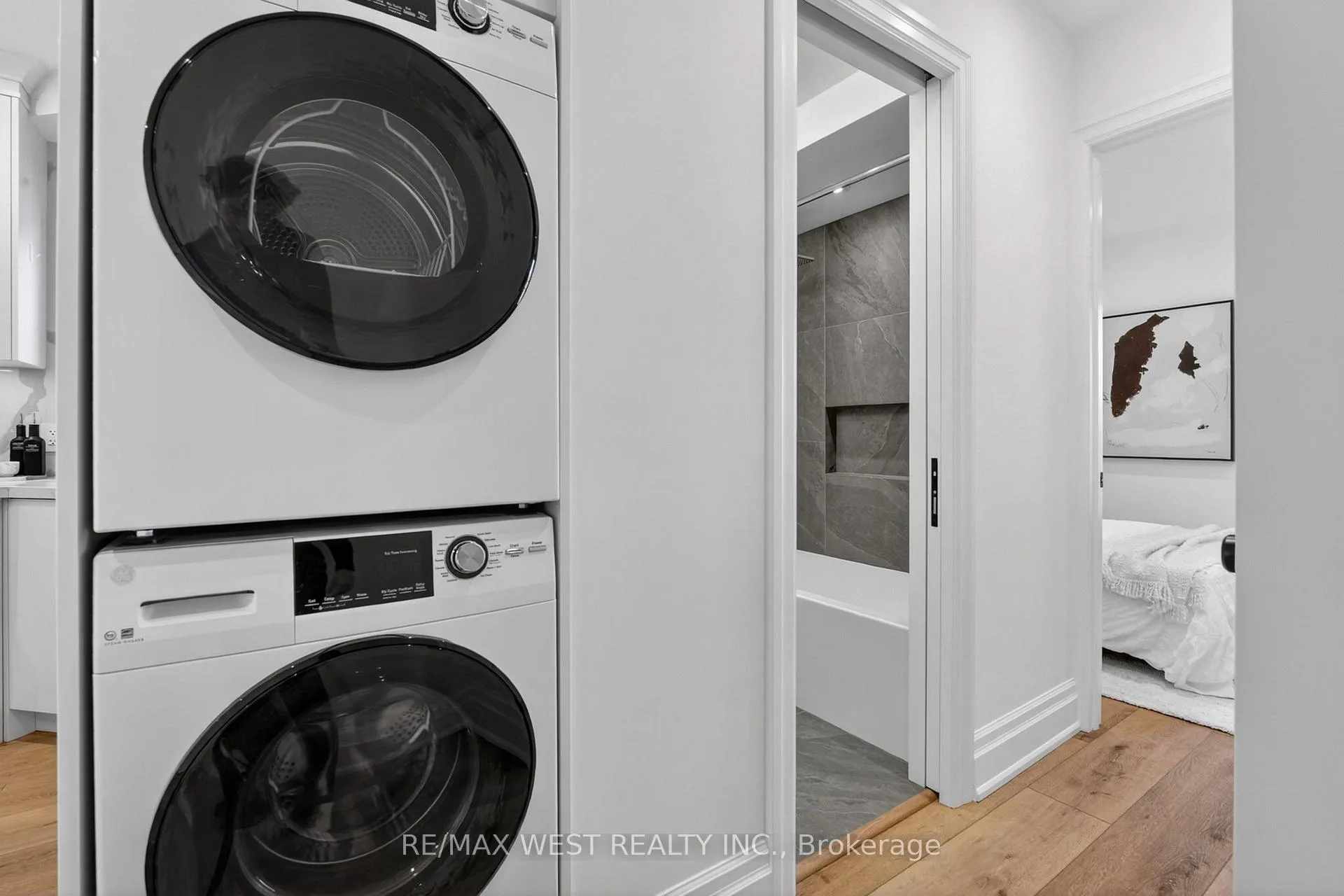Photo 13 of Unit Upper, 518 Roxton Road, Toronto, Palmerston-Little Italy — HOMEH