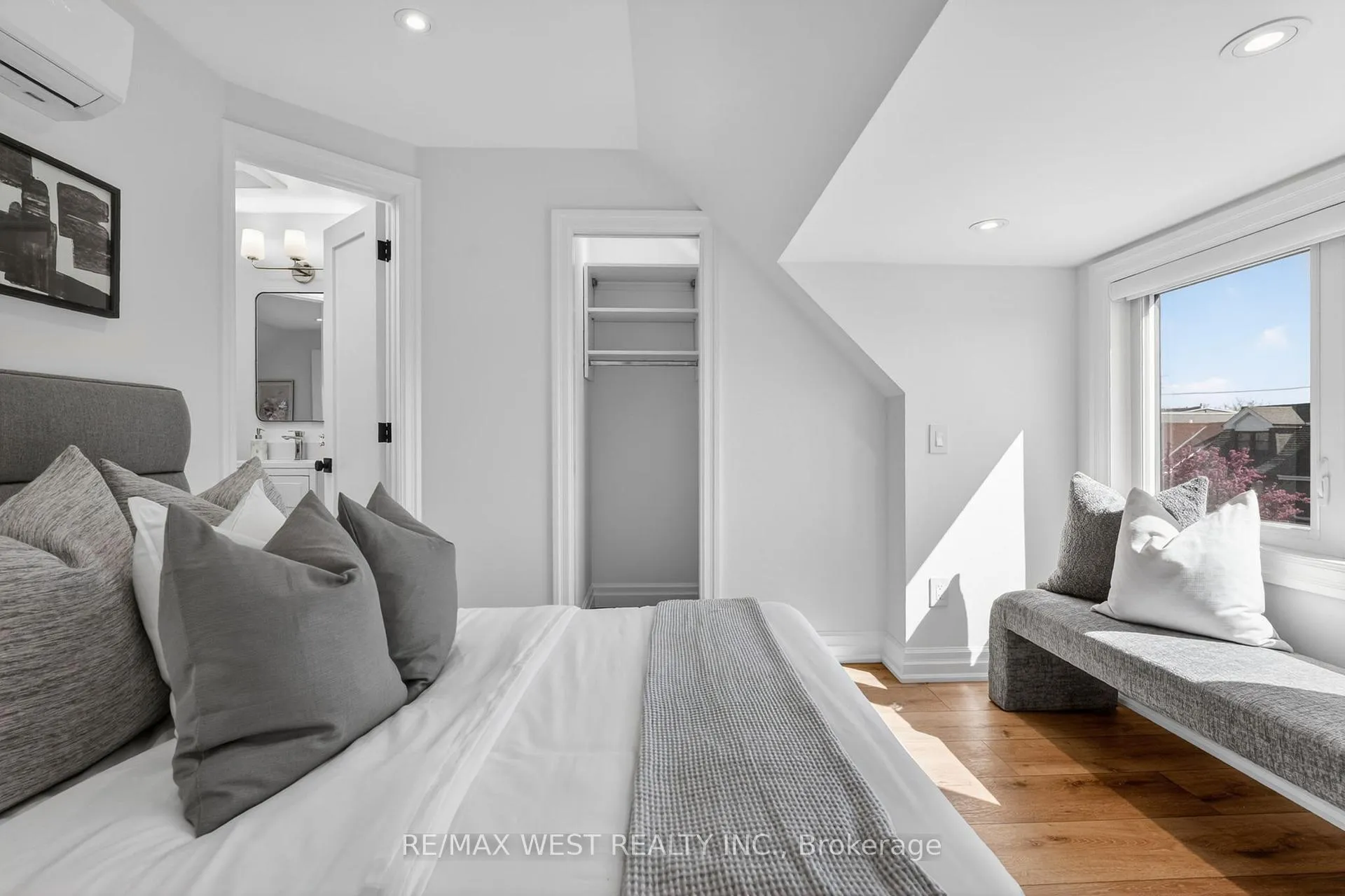 Photo 18 of Unit Upper, 518 Roxton Road, Toronto, Palmerston-Little Italy — HOMEH
