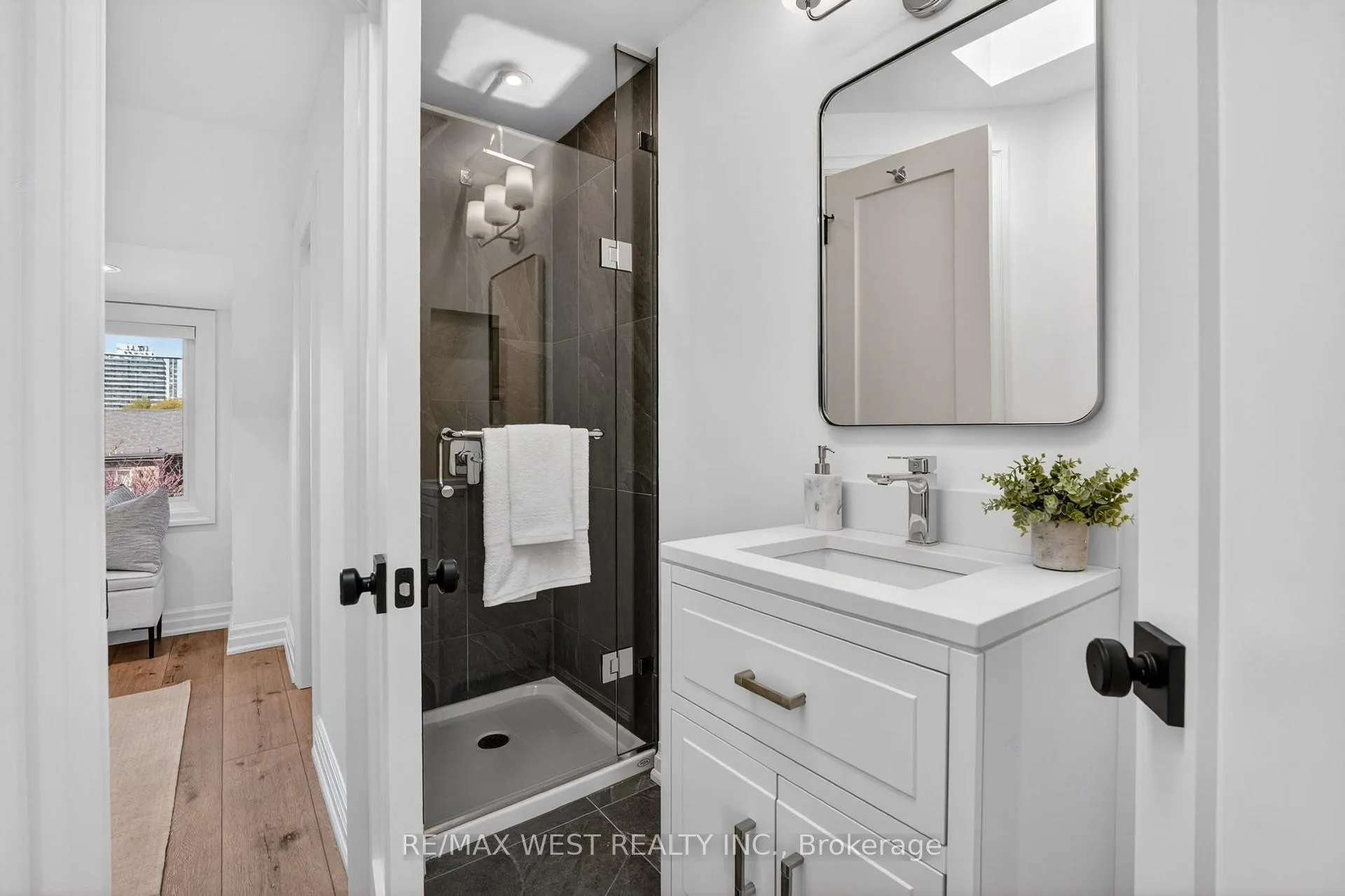 Photo 19 of Unit Upper, 518 Roxton Road, Toronto, Palmerston-Little Italy — HOMEH