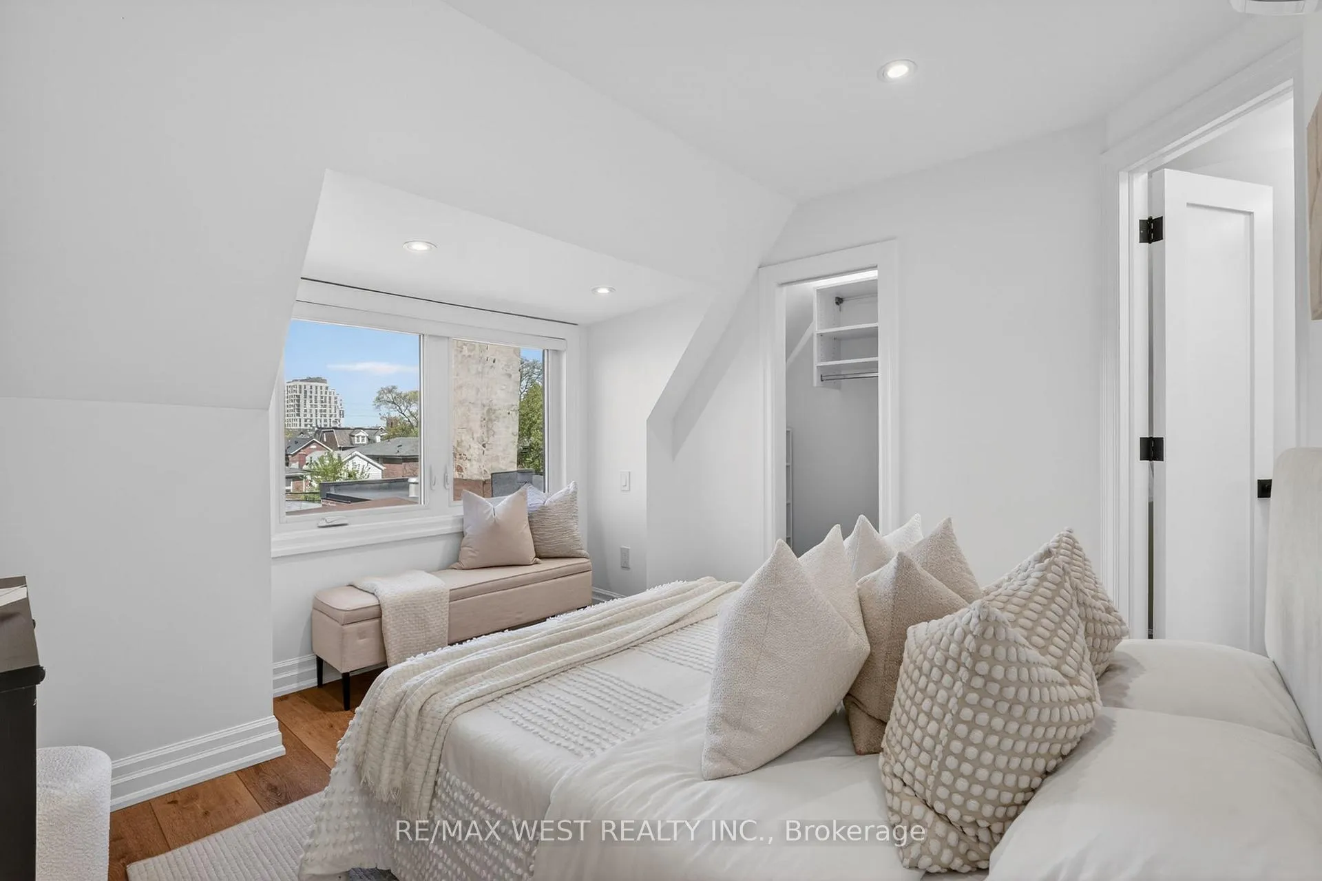 Photo 22 of Unit Upper, 518 Roxton Road, Toronto, Palmerston-Little Italy — HOMEH