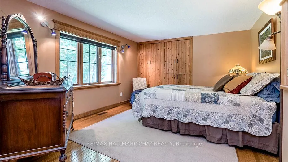 Photo 16 of 1084 Coughlin Road W, Springwater, Rural Springwater — HOMEH