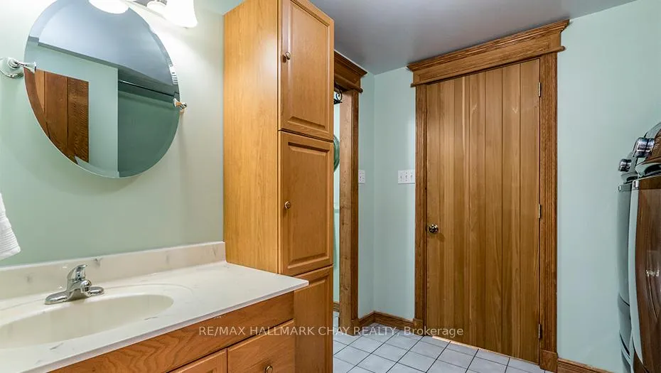 Photo 20 of 1084 Coughlin Road W, Springwater, Rural Springwater — HOMEH
