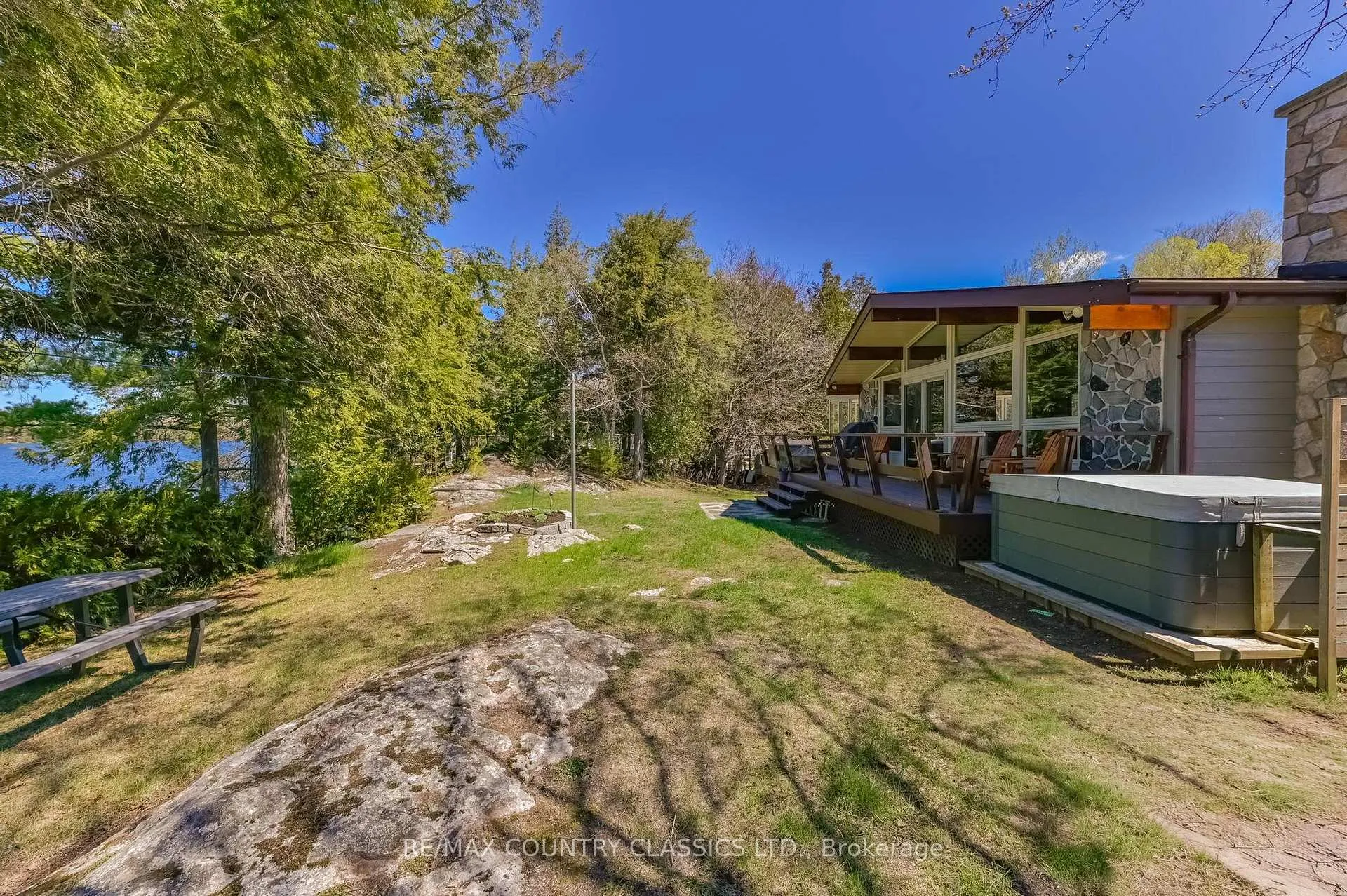 Photo 3 of 27 Martin Lane, North Kawartha — HOMEH