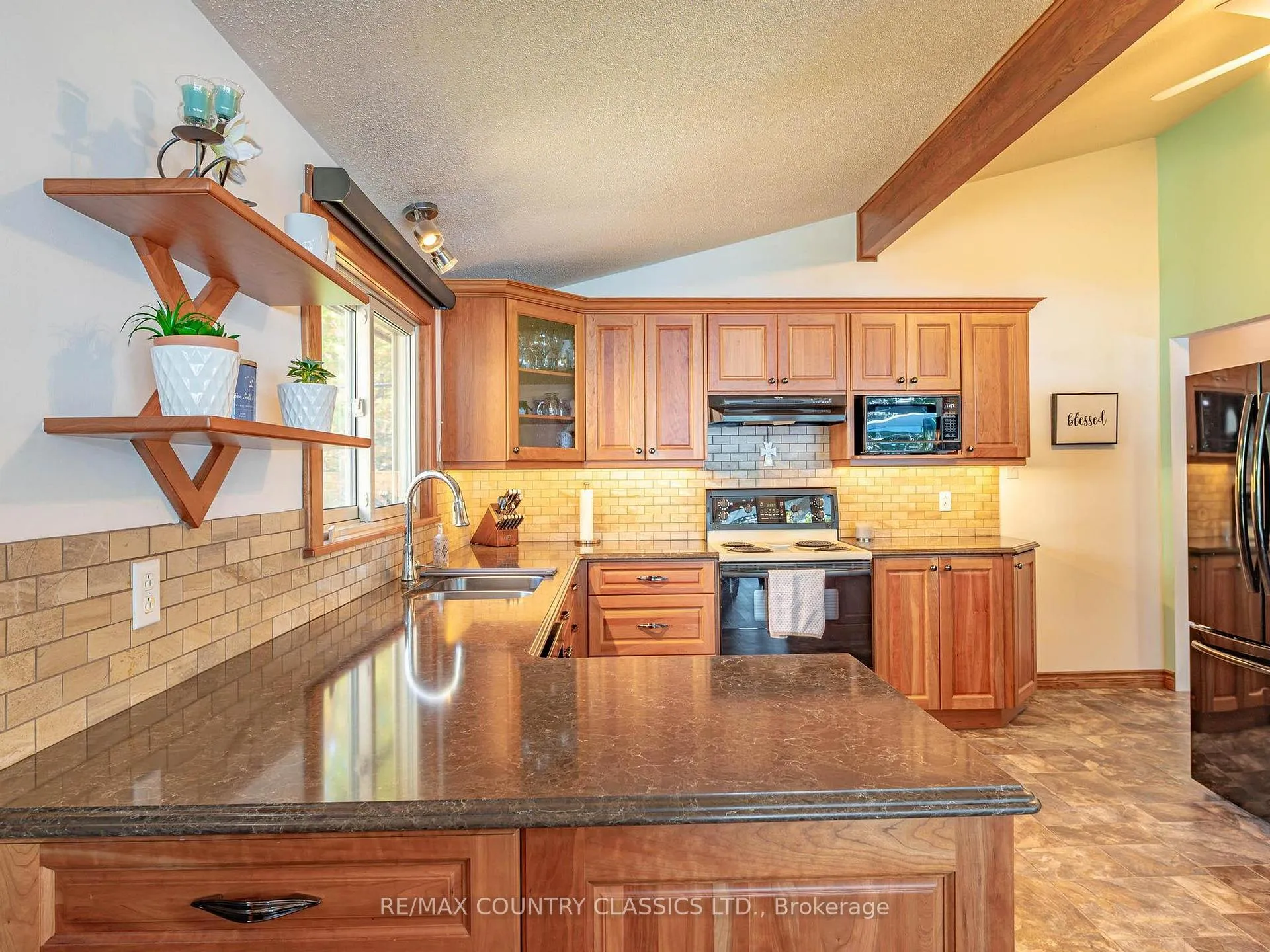 Photo 21 of 27 Martin Lane, North Kawartha — HOMEH