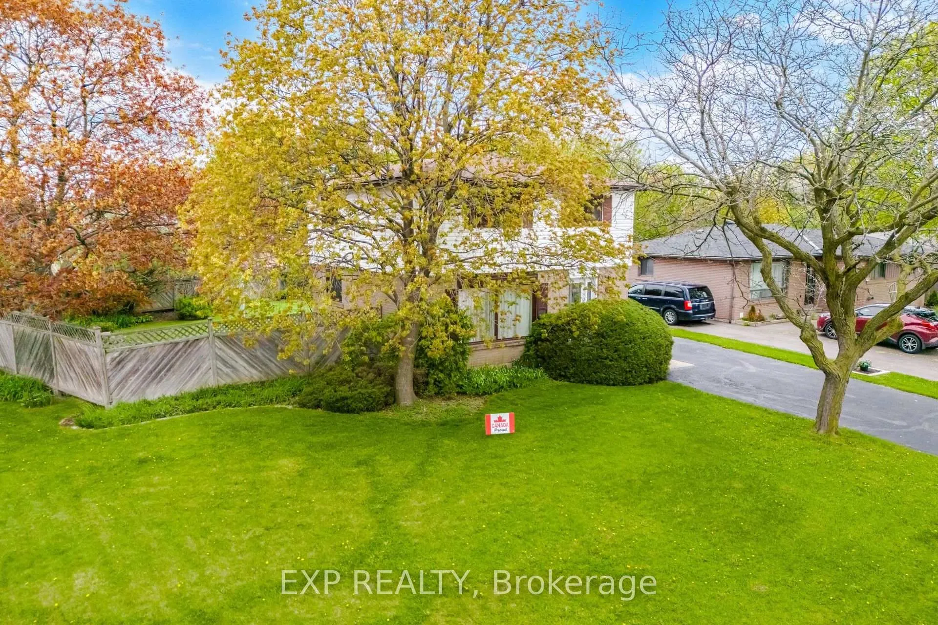 Photo 2 of 1 Flavian Crescent, Brampton, Southgate — HOMEH