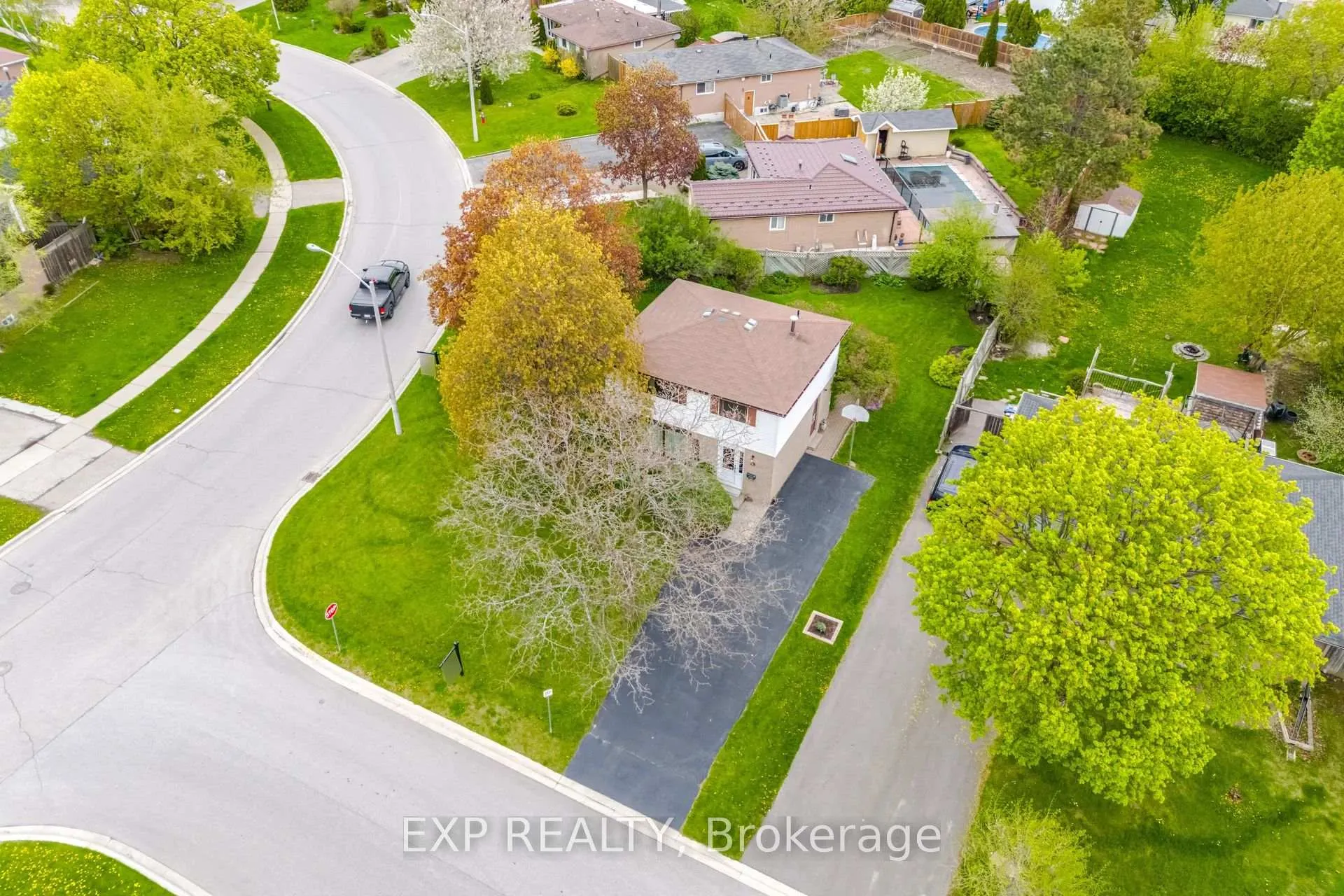 Photo 3 of 1 Flavian Crescent, Brampton, Southgate — HOMEH