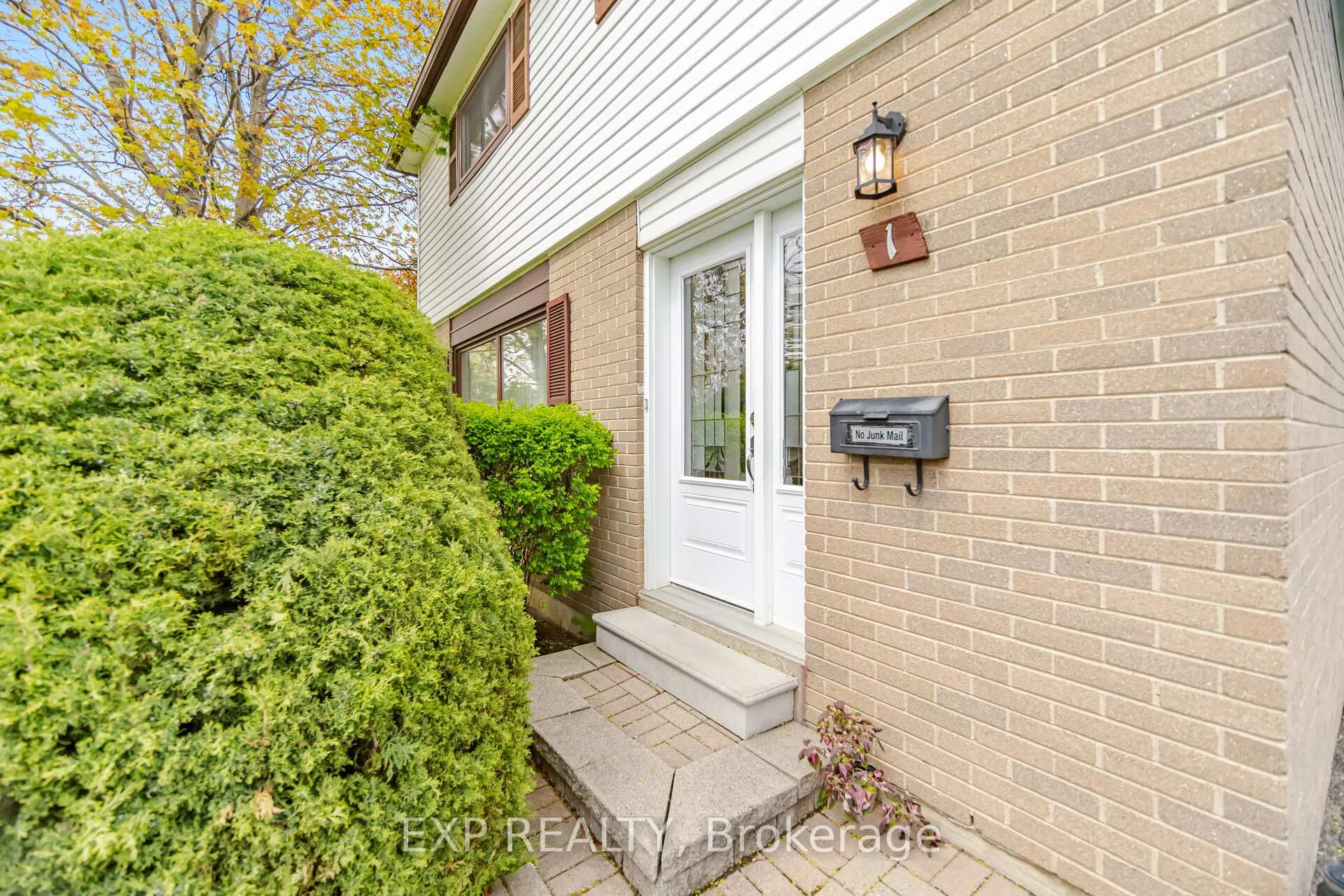 Photo 4 of 1 Flavian Crescent, Brampton, Southgate — HOMEH