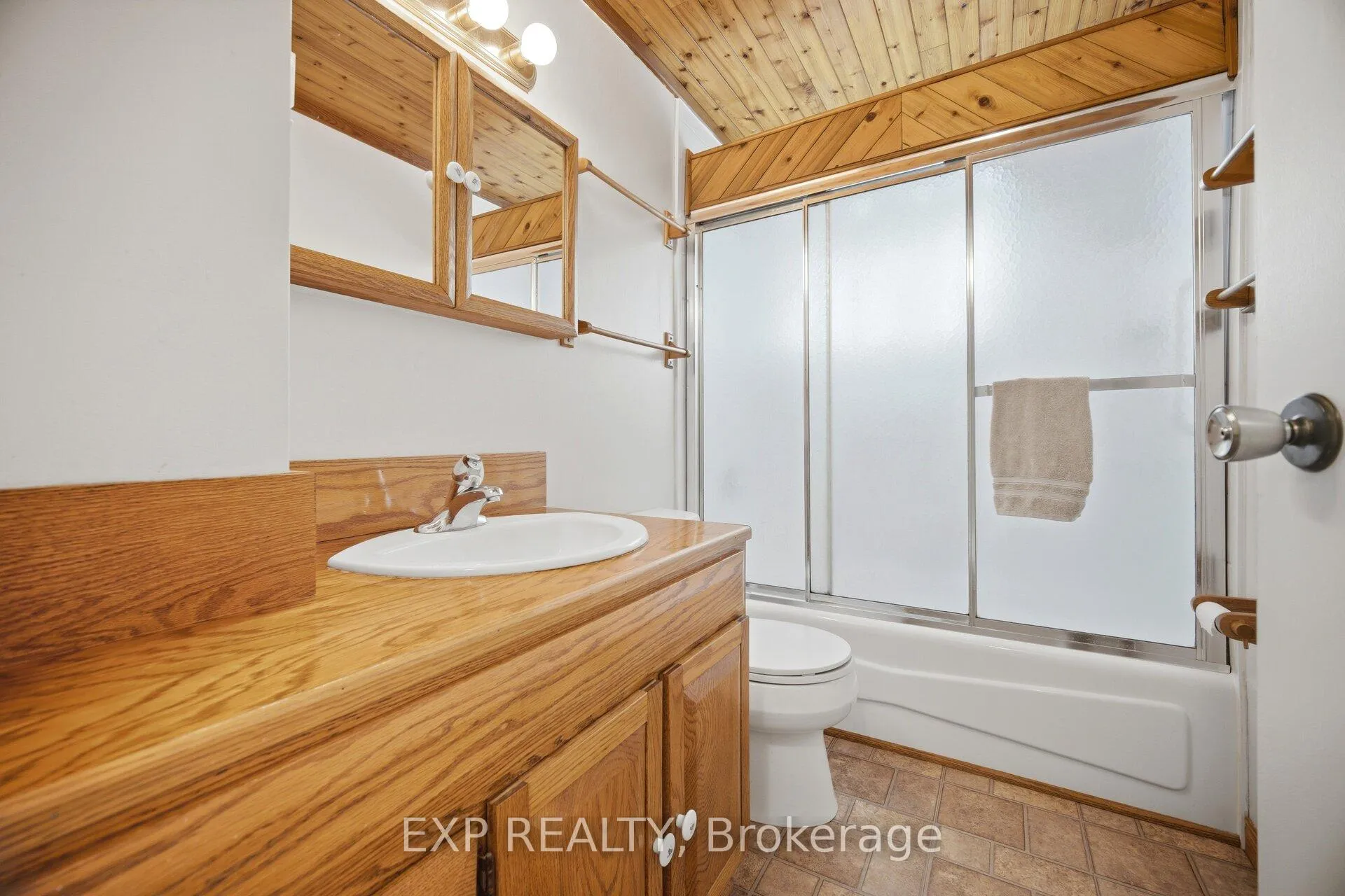 Photo 41 of 1 Flavian Crescent, Brampton, Southgate — HOMEH