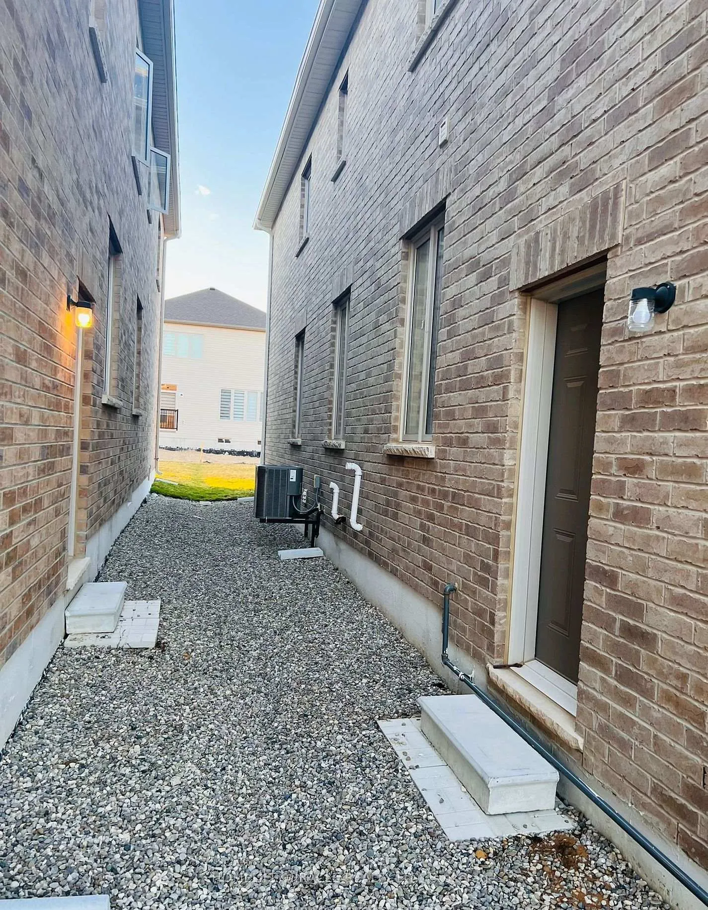 Photo 3 of 643 Anishinaabe Drive, Shelburne — HOMEH