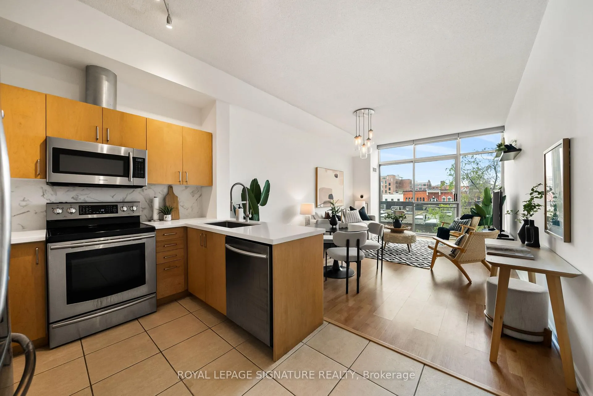 Front of Unit 423, 388 Richmond Street W