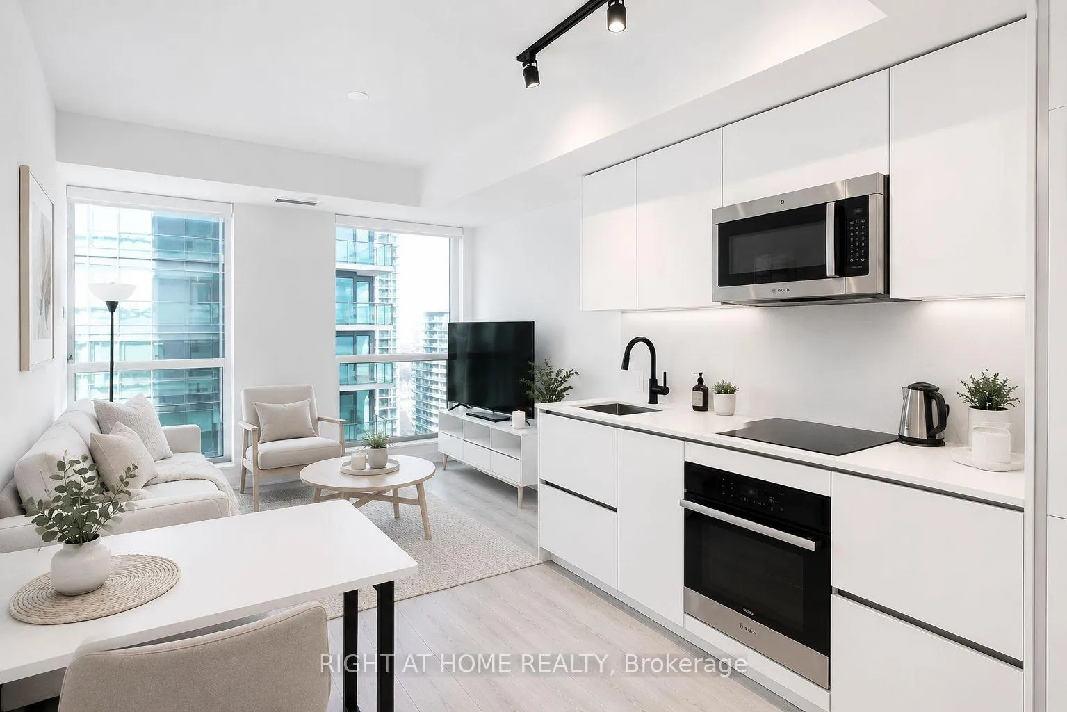 Photo 3 of Unit 1505, 327 King Street, Toronto, Waterfront Communities — HOMEH