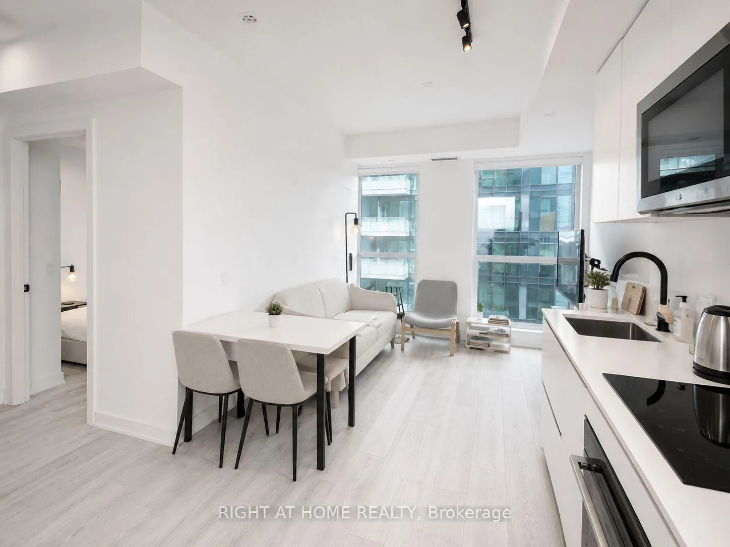 Photo 8 of Unit 1505, 327 King Street, Toronto, Waterfront Communities — HOMEH