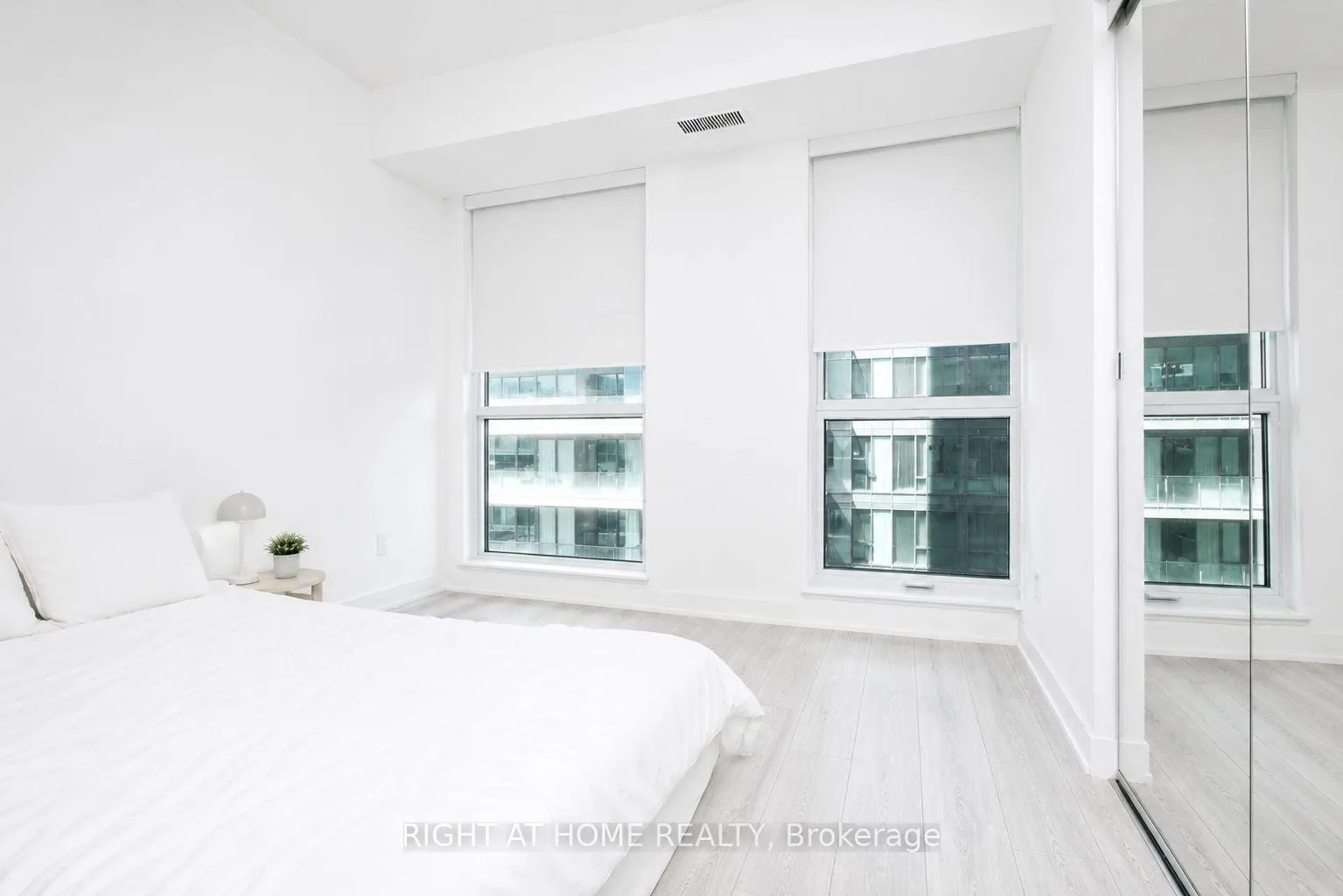 Photo 9 of Unit 1505, 327 King Street, Toronto, Waterfront Communities — HOMEH