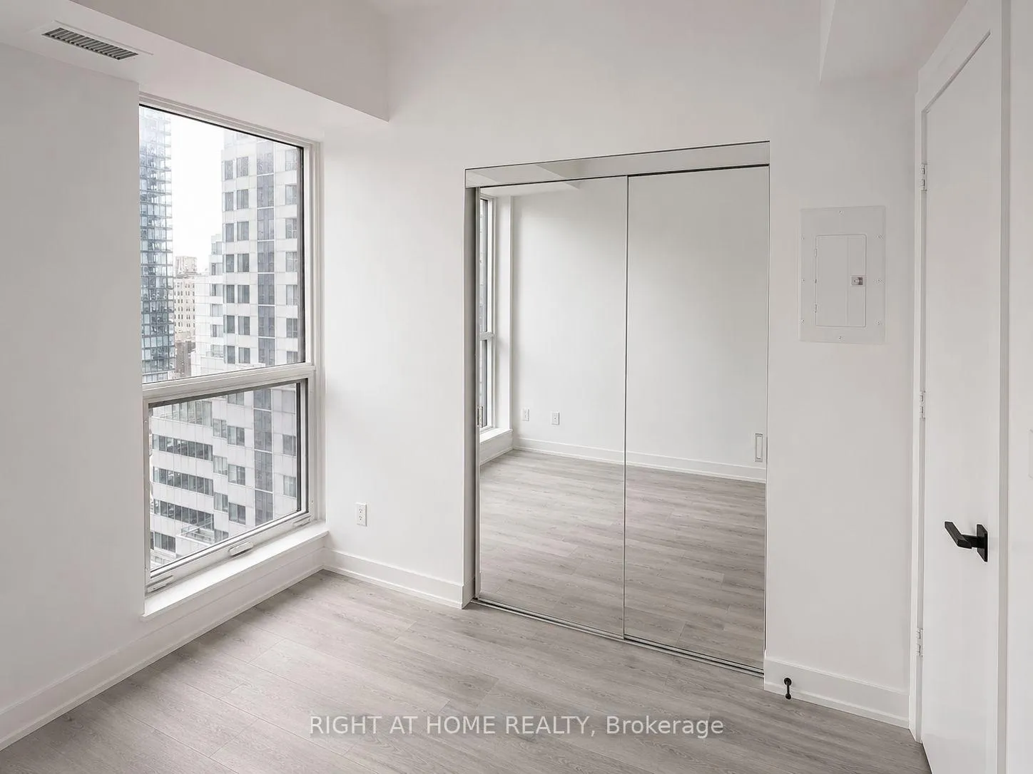Photo 10 of Unit 1505, 327 King Street, Toronto, Waterfront Communities — HOMEH