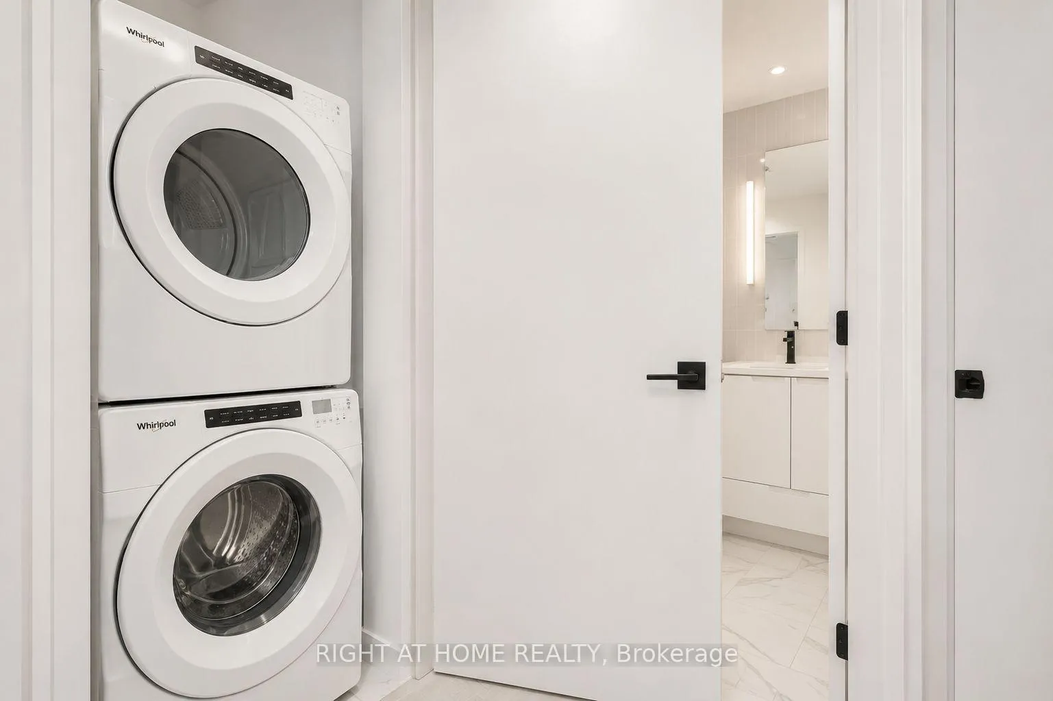 Photo 14 of Unit 1505, 327 King Street, Toronto, Waterfront Communities — HOMEH