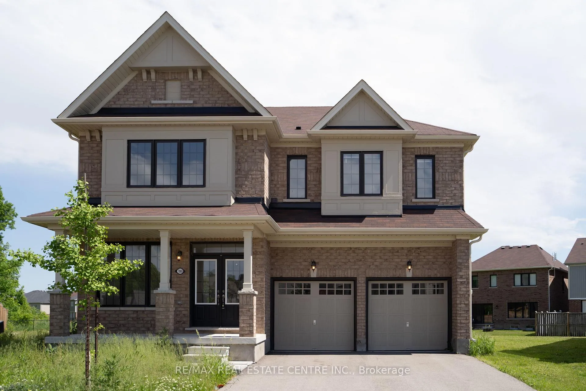 Photo 1 of 7869 Buckeye Crescent, Niagara Falls, Brown — HOMEH