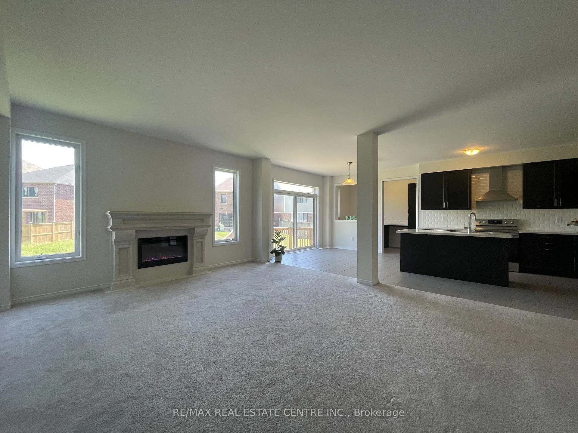 Photo 8 of 7869 Buckeye Crescent, Niagara Falls, Brown — HOMEH