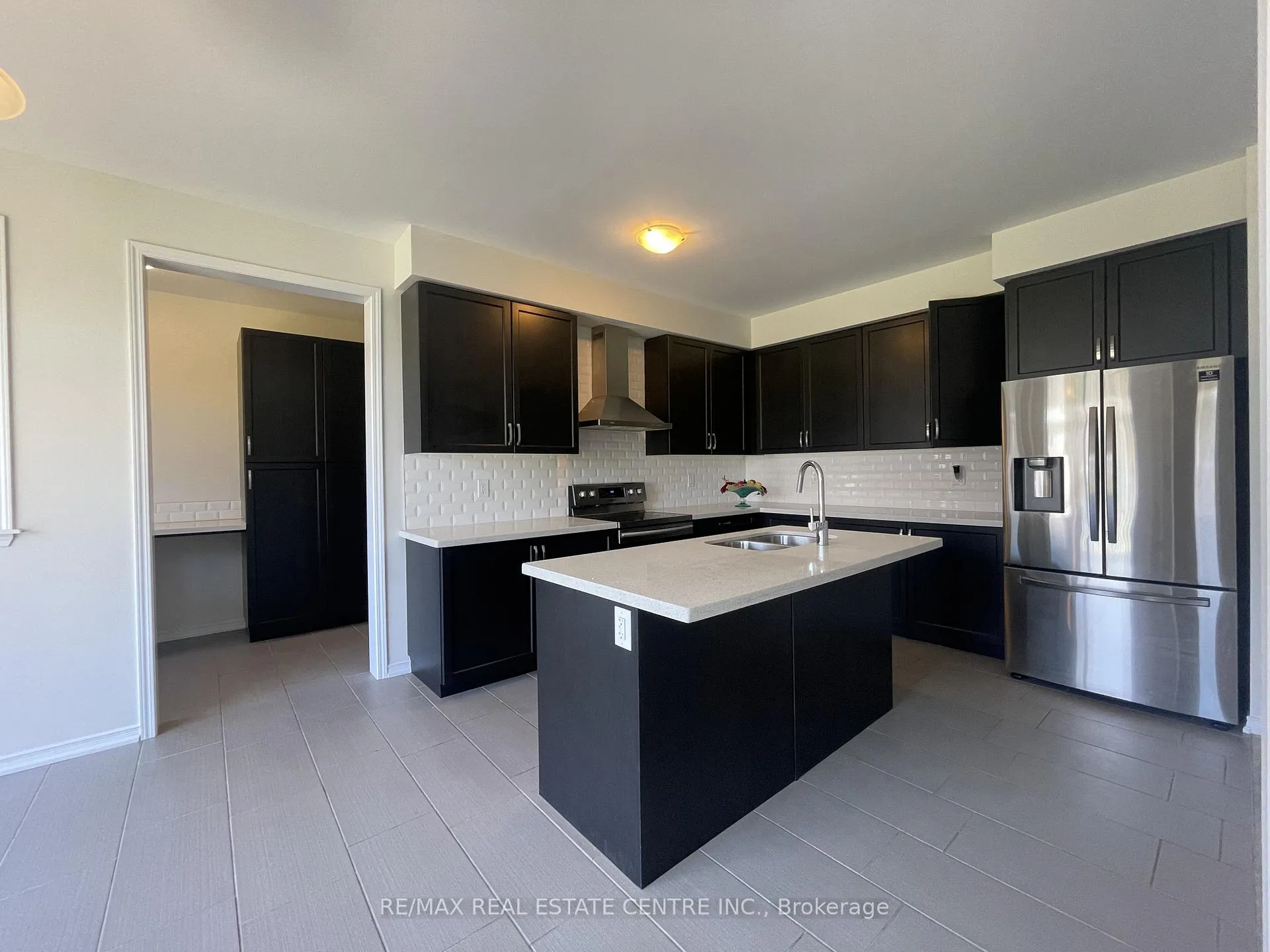 Photo 9 of 7869 Buckeye Crescent, Niagara Falls, Brown — HOMEH
