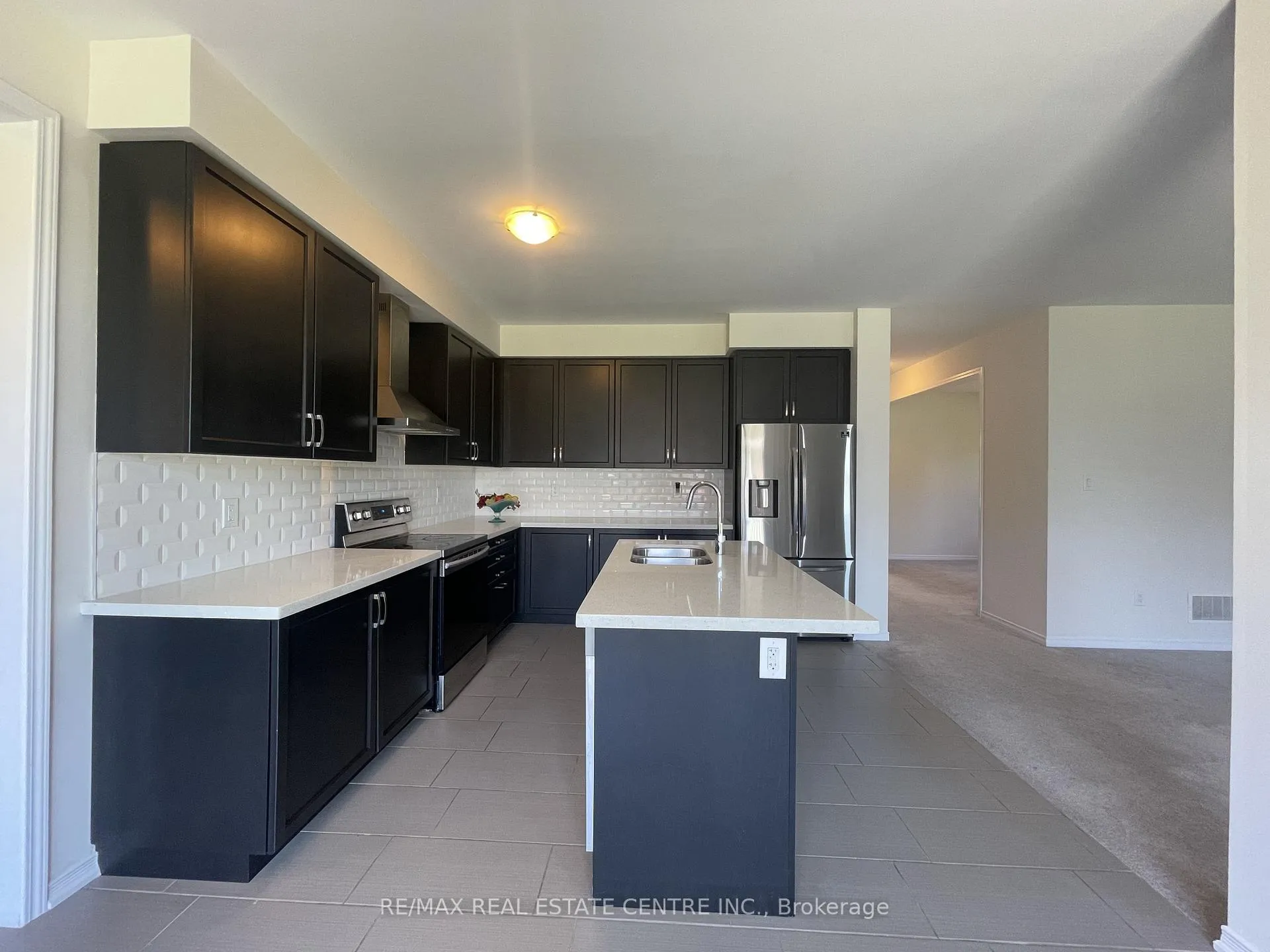 Photo 10 of 7869 Buckeye Crescent, Niagara Falls, Brown — HOMEH