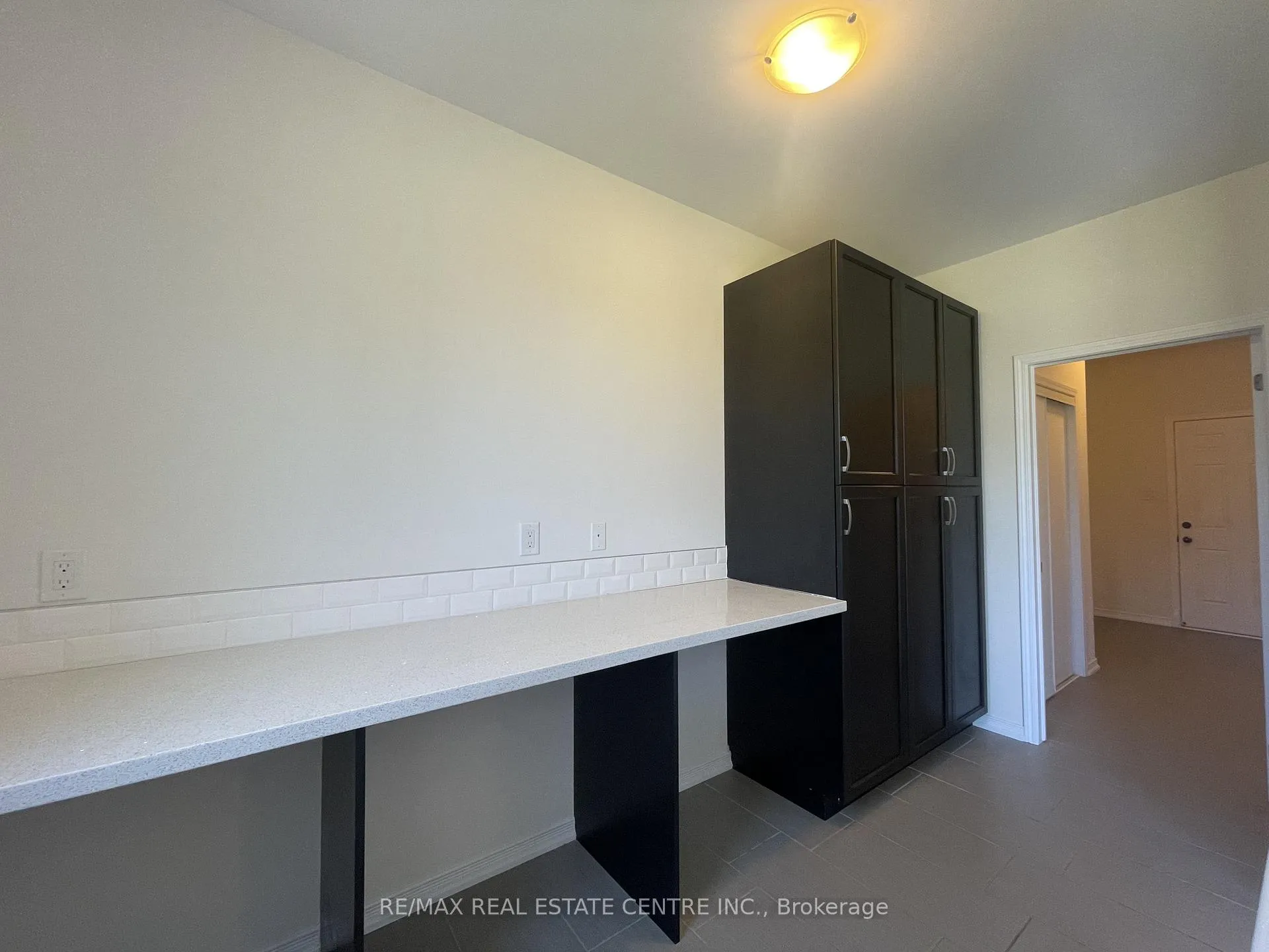 Photo 11 of 7869 Buckeye Crescent, Niagara Falls, Brown — HOMEH