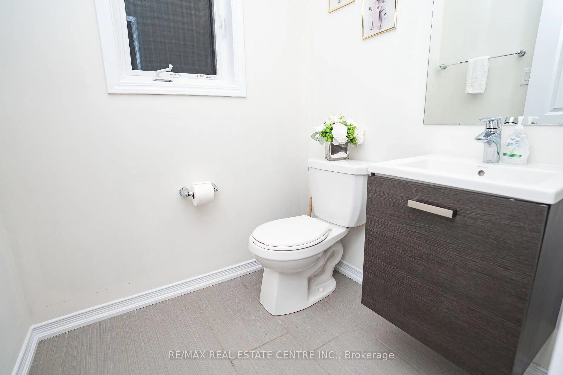 Photo 13 of 7869 Buckeye Crescent, Niagara Falls, Brown — HOMEH