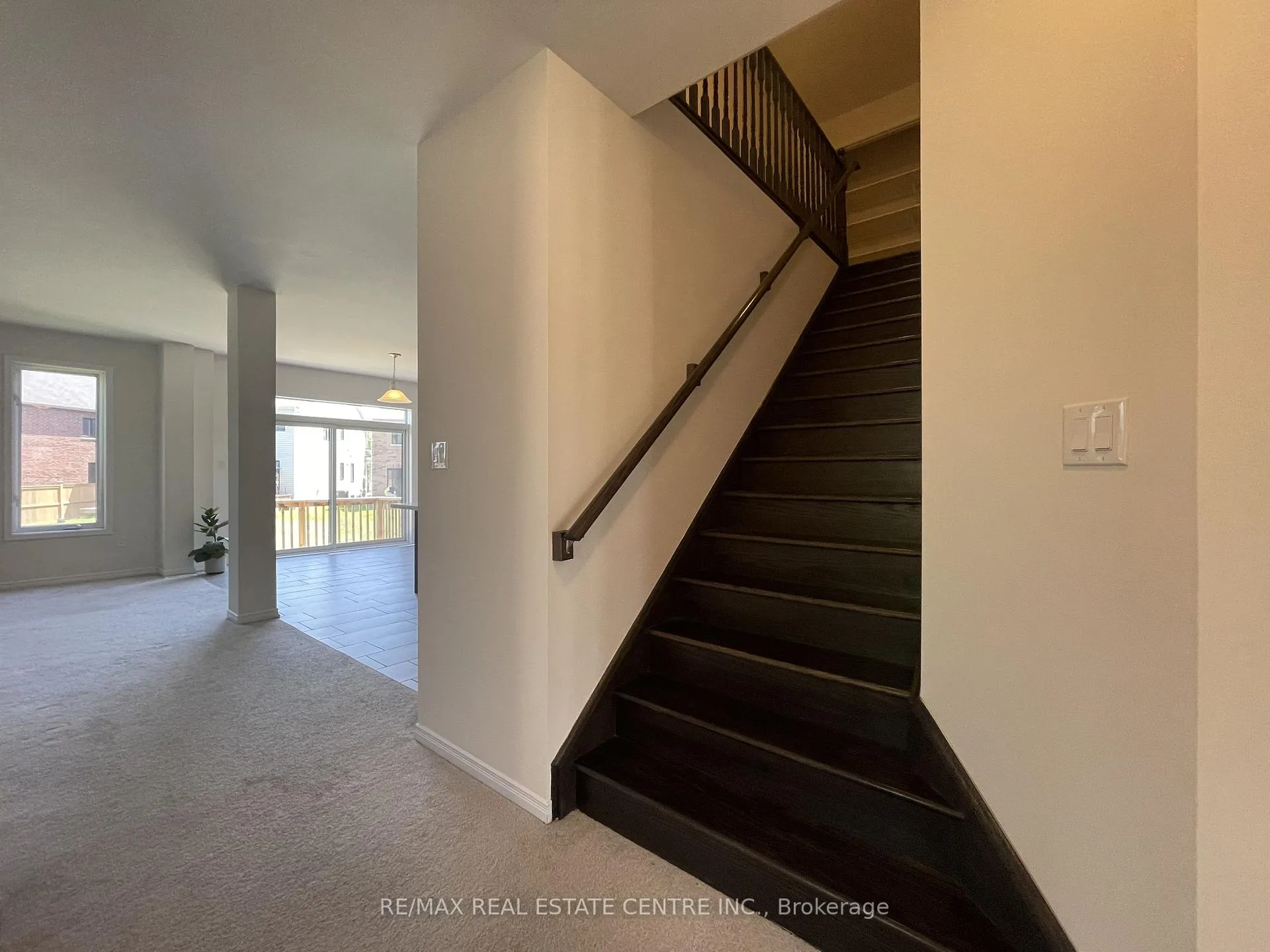 Photo 14 of 7869 Buckeye Crescent, Niagara Falls, Brown — HOMEH