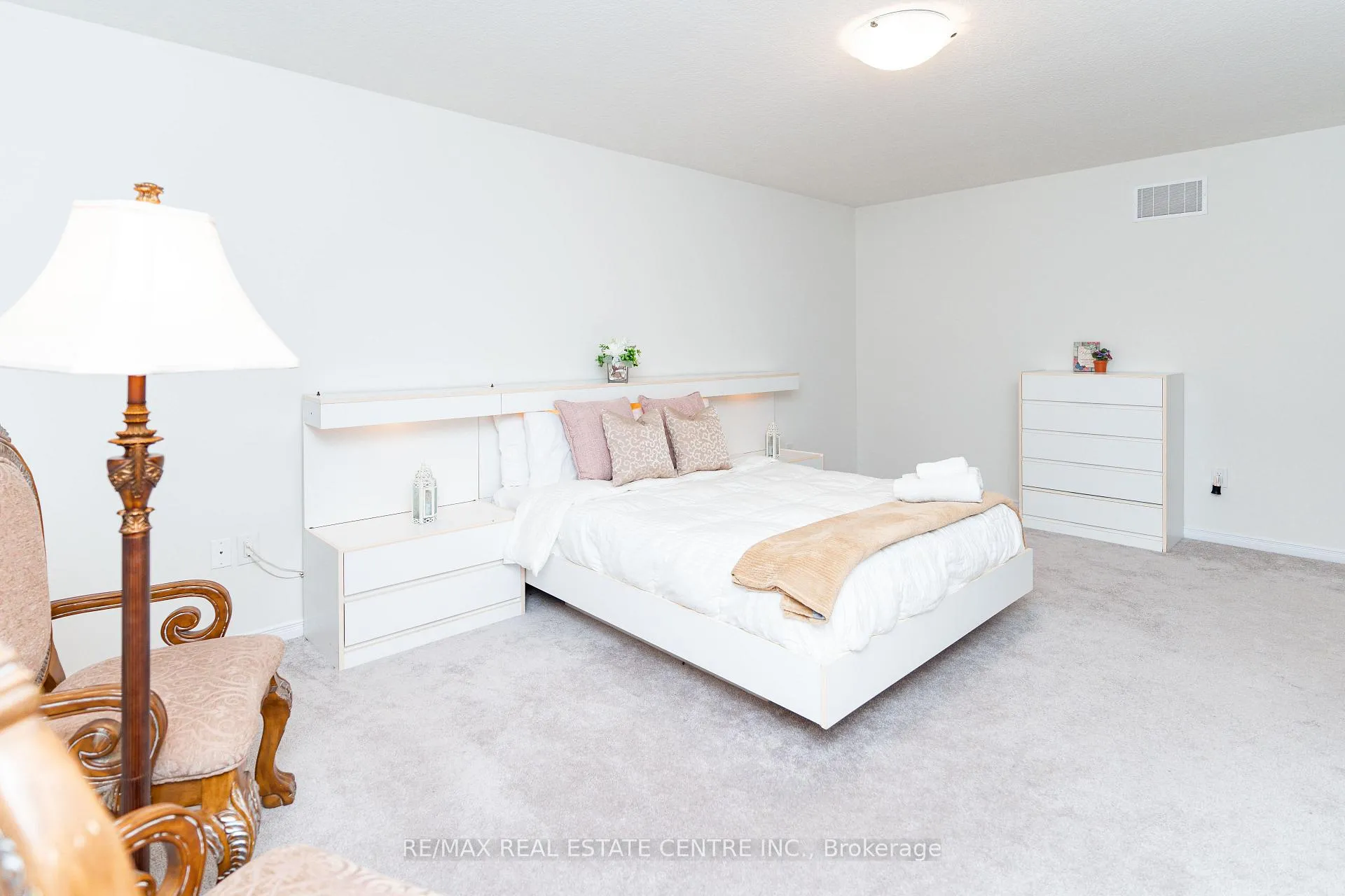 Photo 17 of 7869 Buckeye Crescent, Niagara Falls, Brown — HOMEH