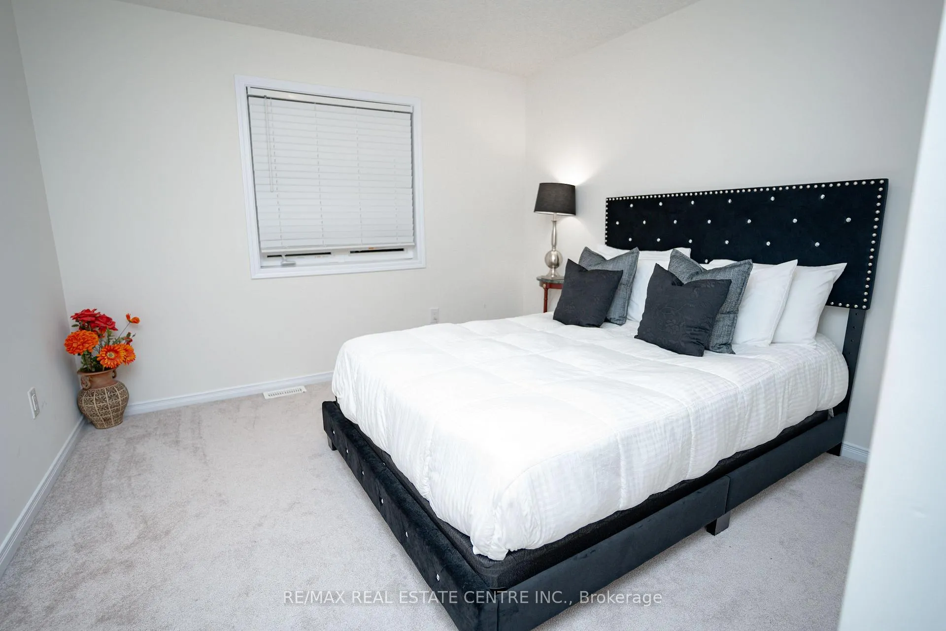 Photo 25 of 7869 Buckeye Crescent, Niagara Falls, Brown — HOMEH