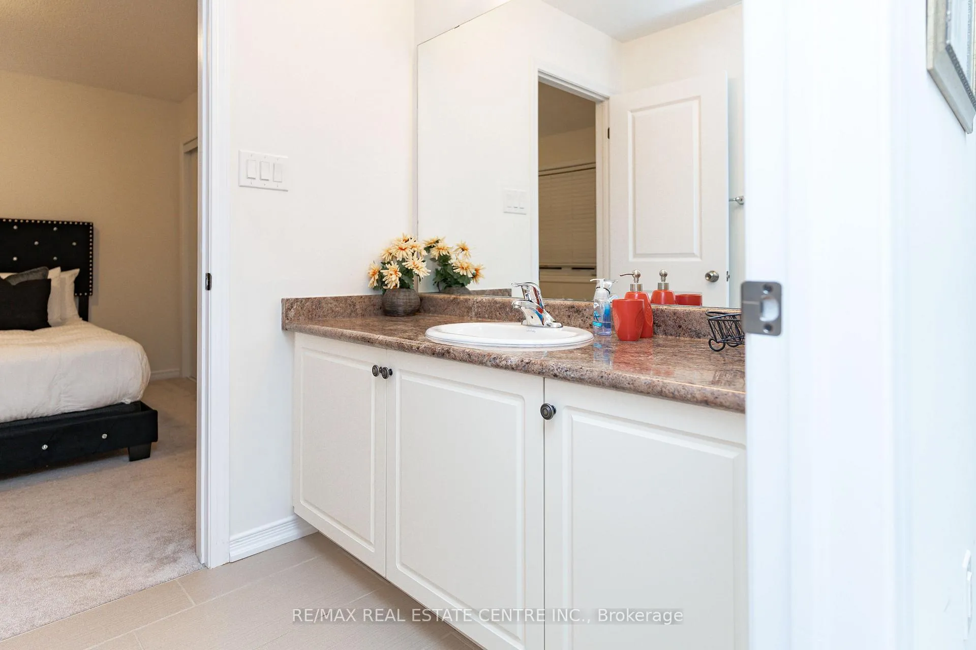 Photo 26 of 7869 Buckeye Crescent, Niagara Falls, Brown — HOMEH