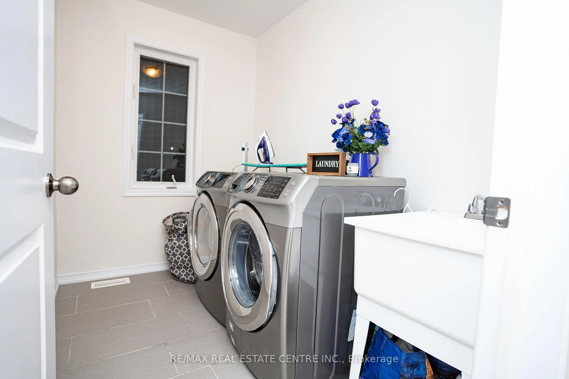 Photo 32 of 7869 Buckeye Crescent, Niagara Falls, Brown — HOMEH