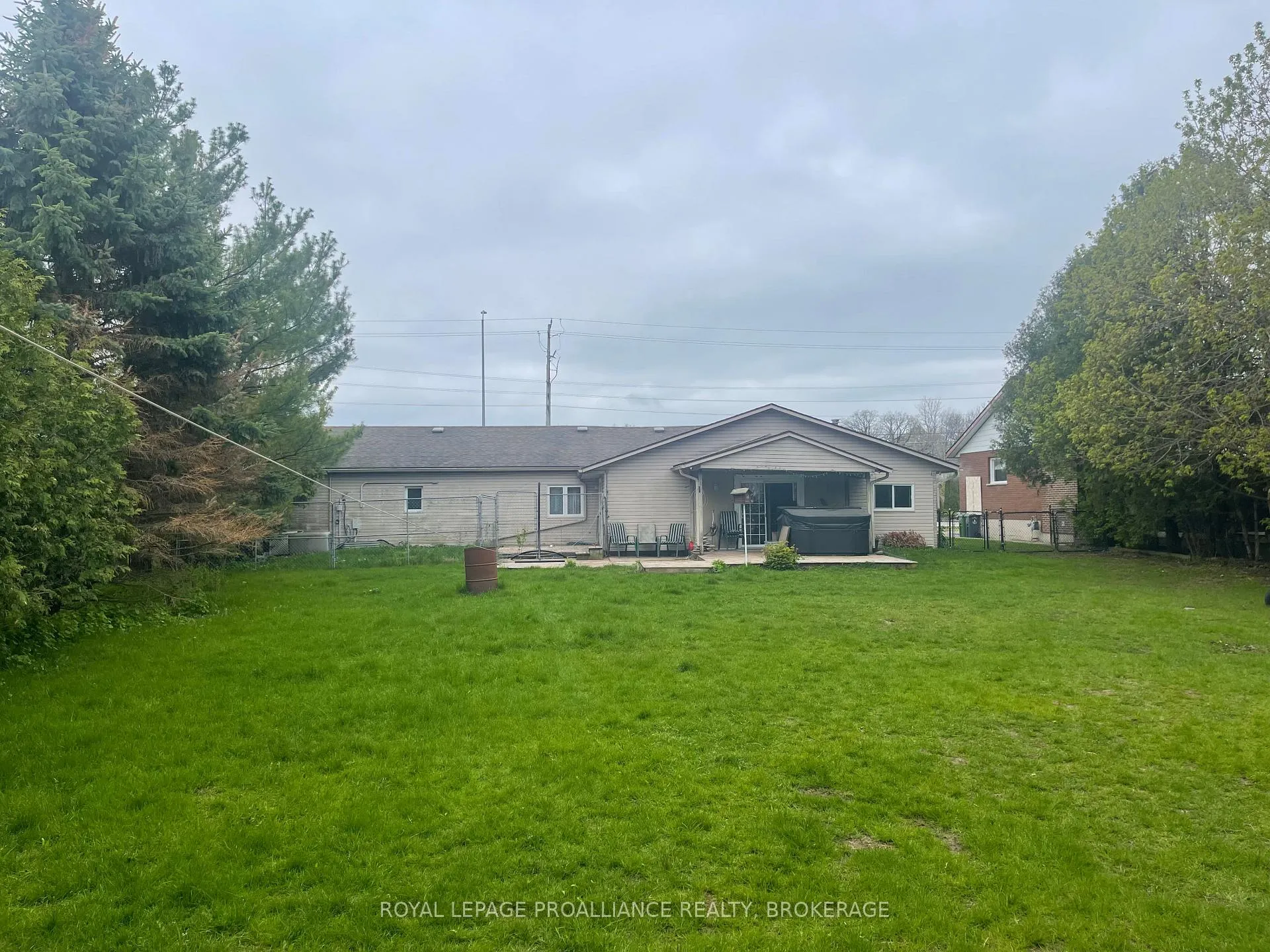 Photo 2 of 2916 Princess Street, Kingston, City Northwest — HOMEH