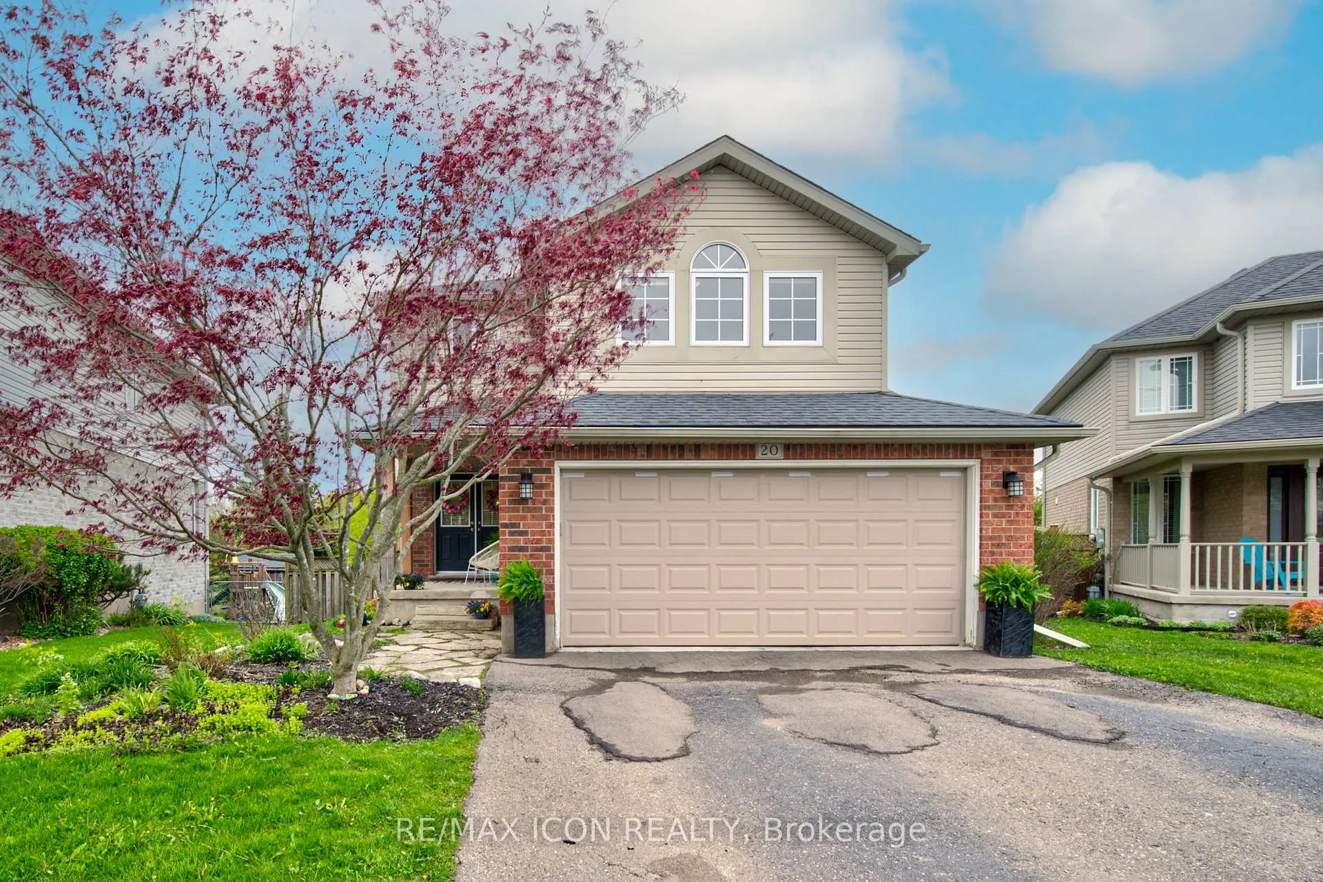 Photo 1 of 20 Stiefelmeyer Crescent, Wilmot — HOMEH