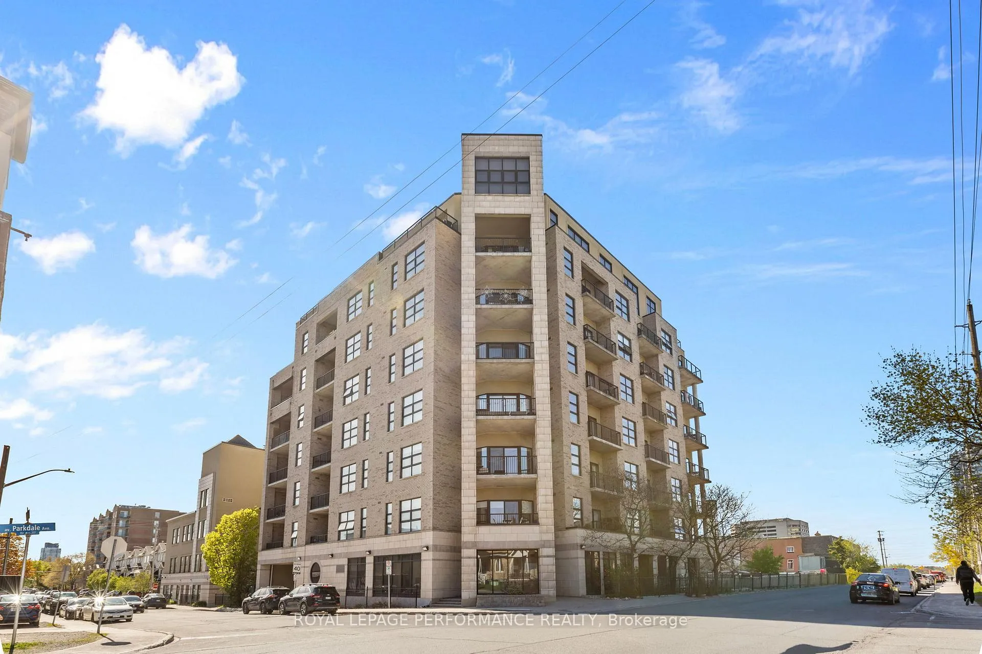 Front of Unit 602, 320 Parkdale Avenue