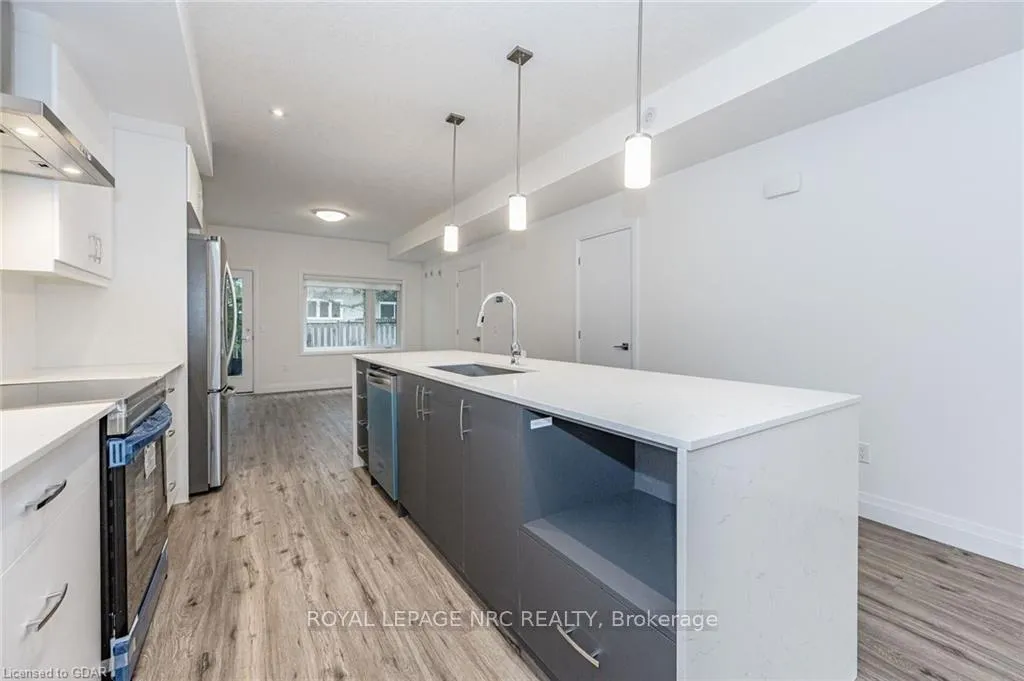Photo 13 of 47 Lily Lane, Guelph, Clairfields/Hanlon Business Park — HOMEH