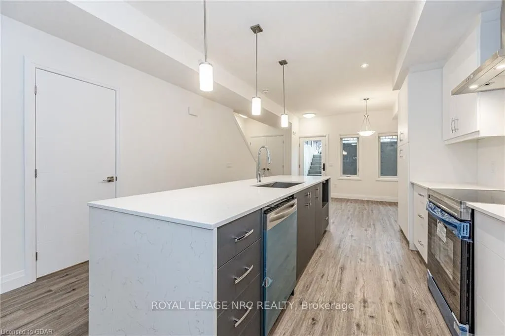 Photo 14 of 47 Lily Lane, Guelph, Clairfields/Hanlon Business Park — HOMEH